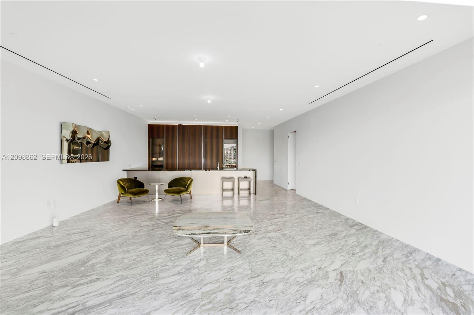 5 Grove Isle Dr # 304 Unit: L-304