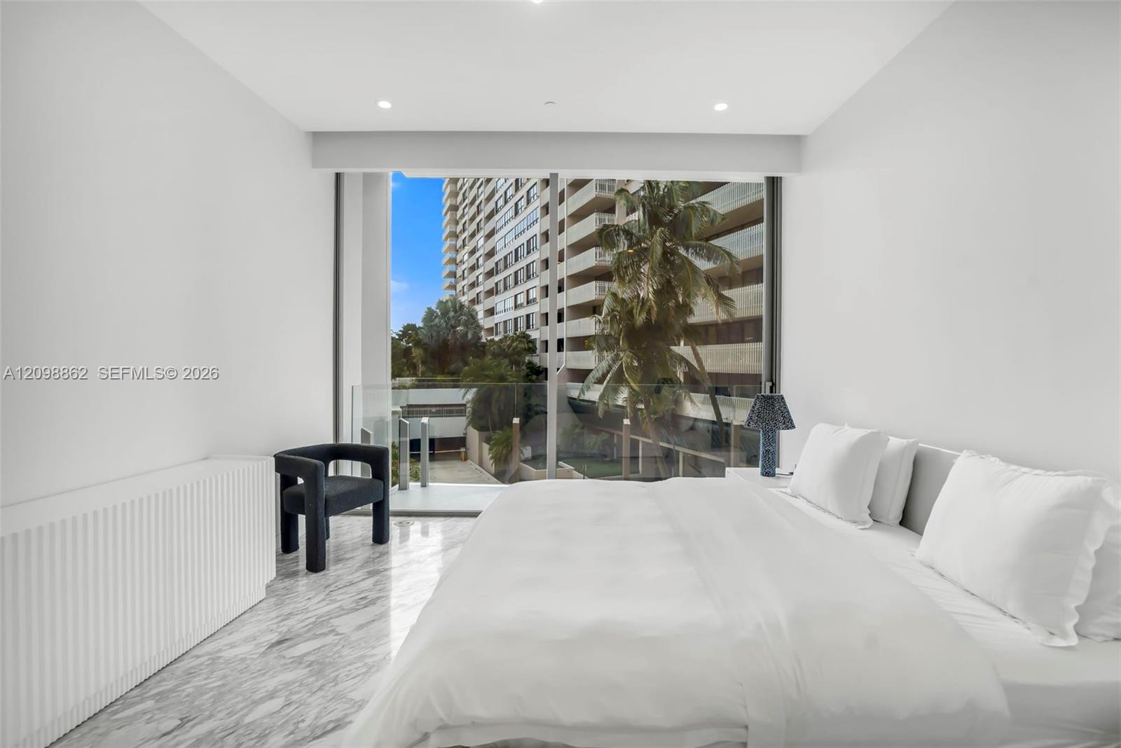 5 Grove Isle Dr # 304 Unit: L-304