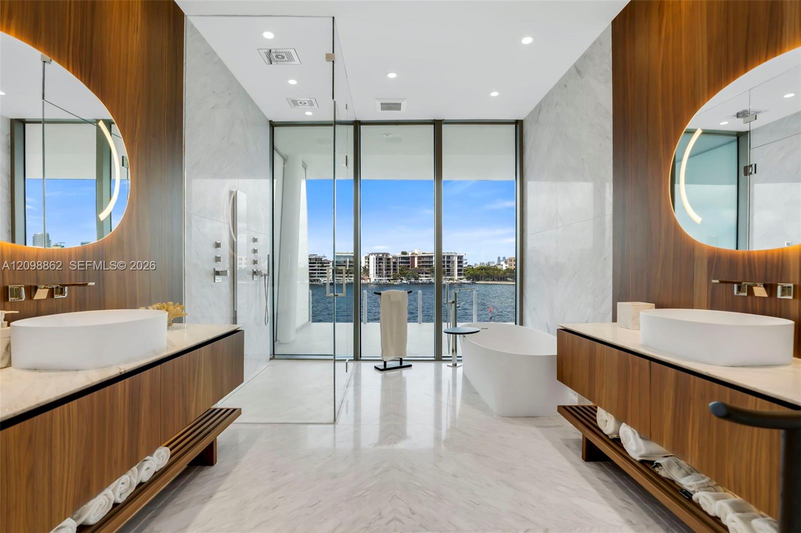 5 Grove Isle Dr # 304 Unit: L-304