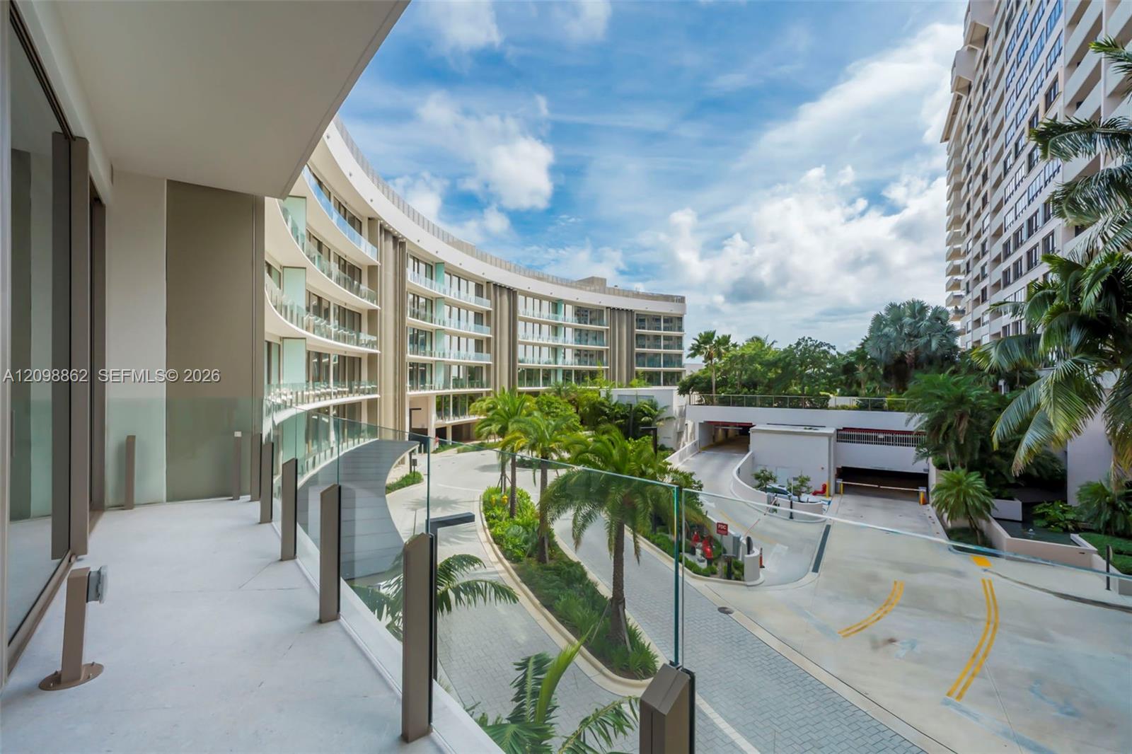 5 Grove Isle Dr # 304 Unit: L-304