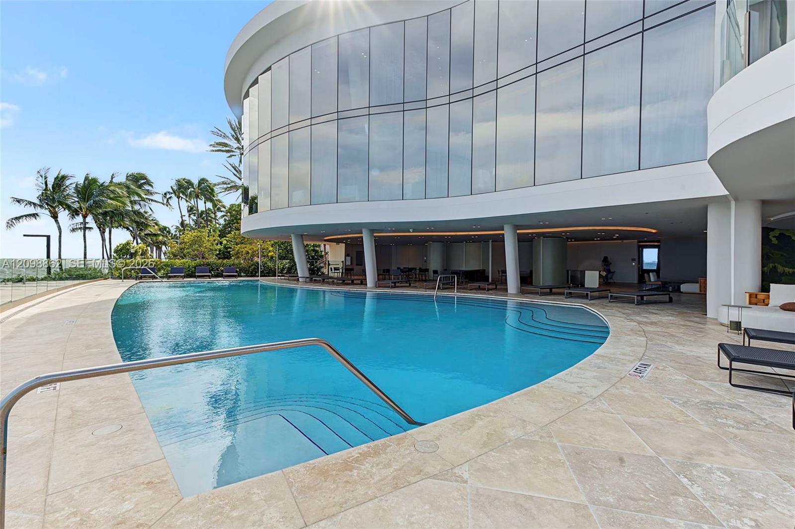 5 Grove Isle Dr # 304 Unit: L-304