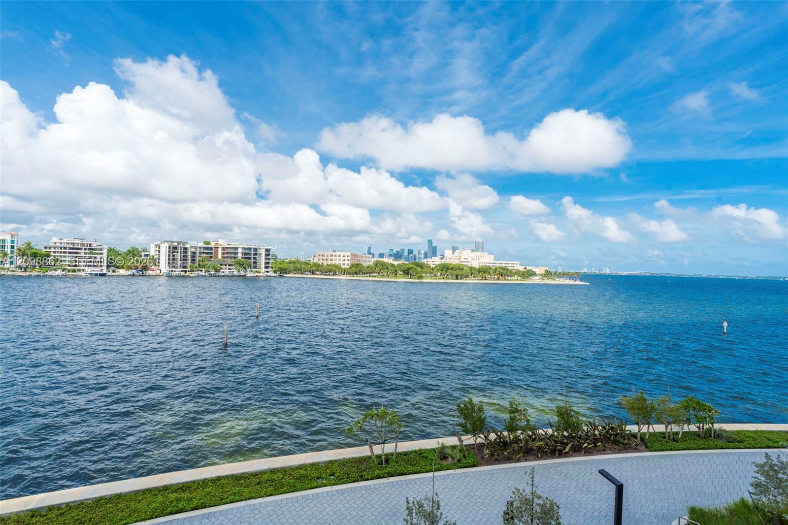 5 Grove Isle Dr # 304 Unit: L-304