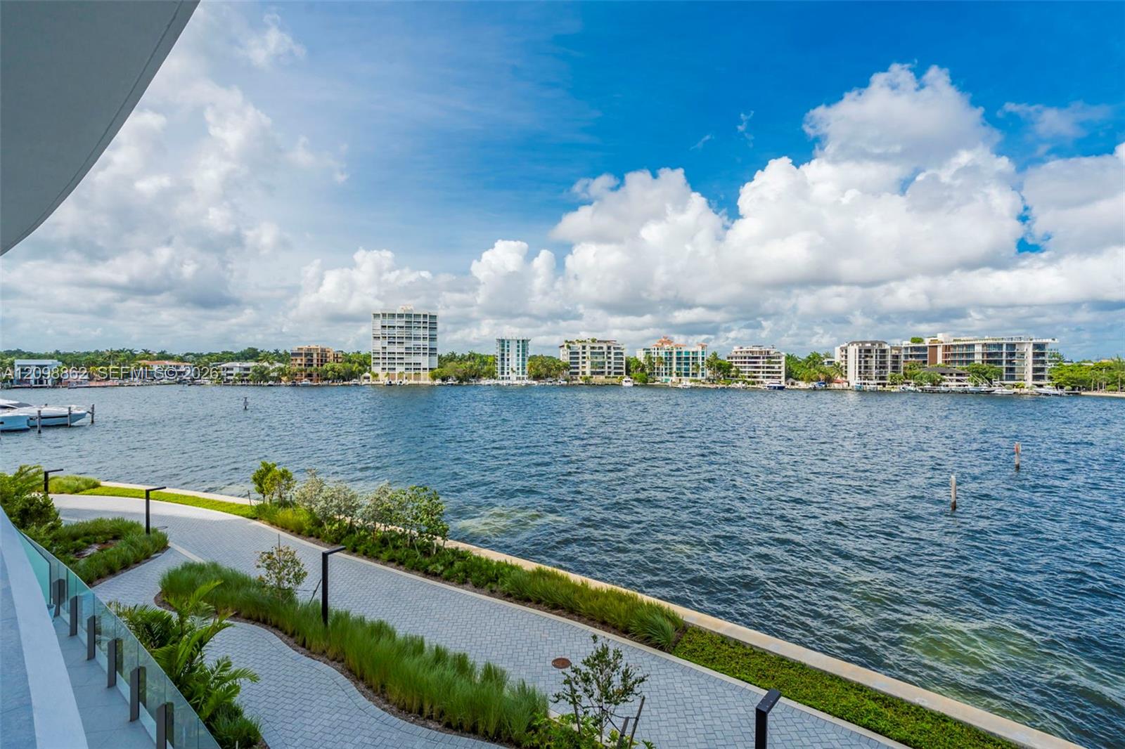 5 Grove Isle Dr # 304 Unit: L-304