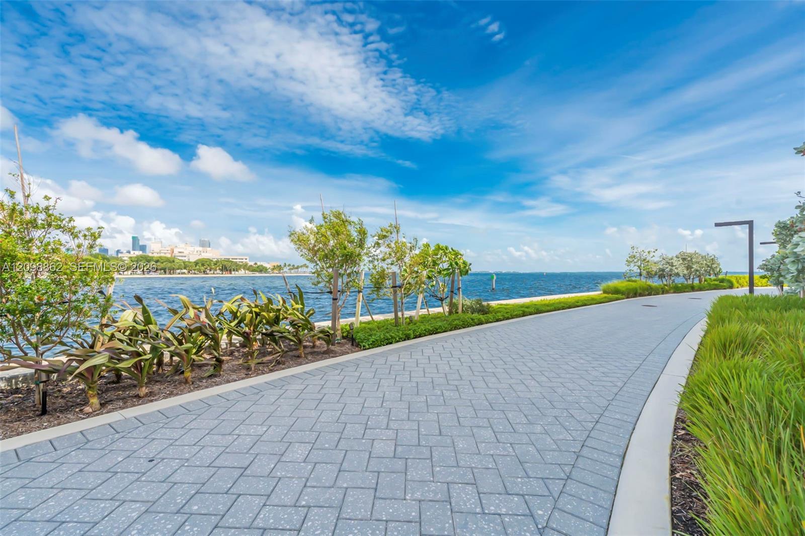 5 Grove Isle Dr # 304 Unit: L-304