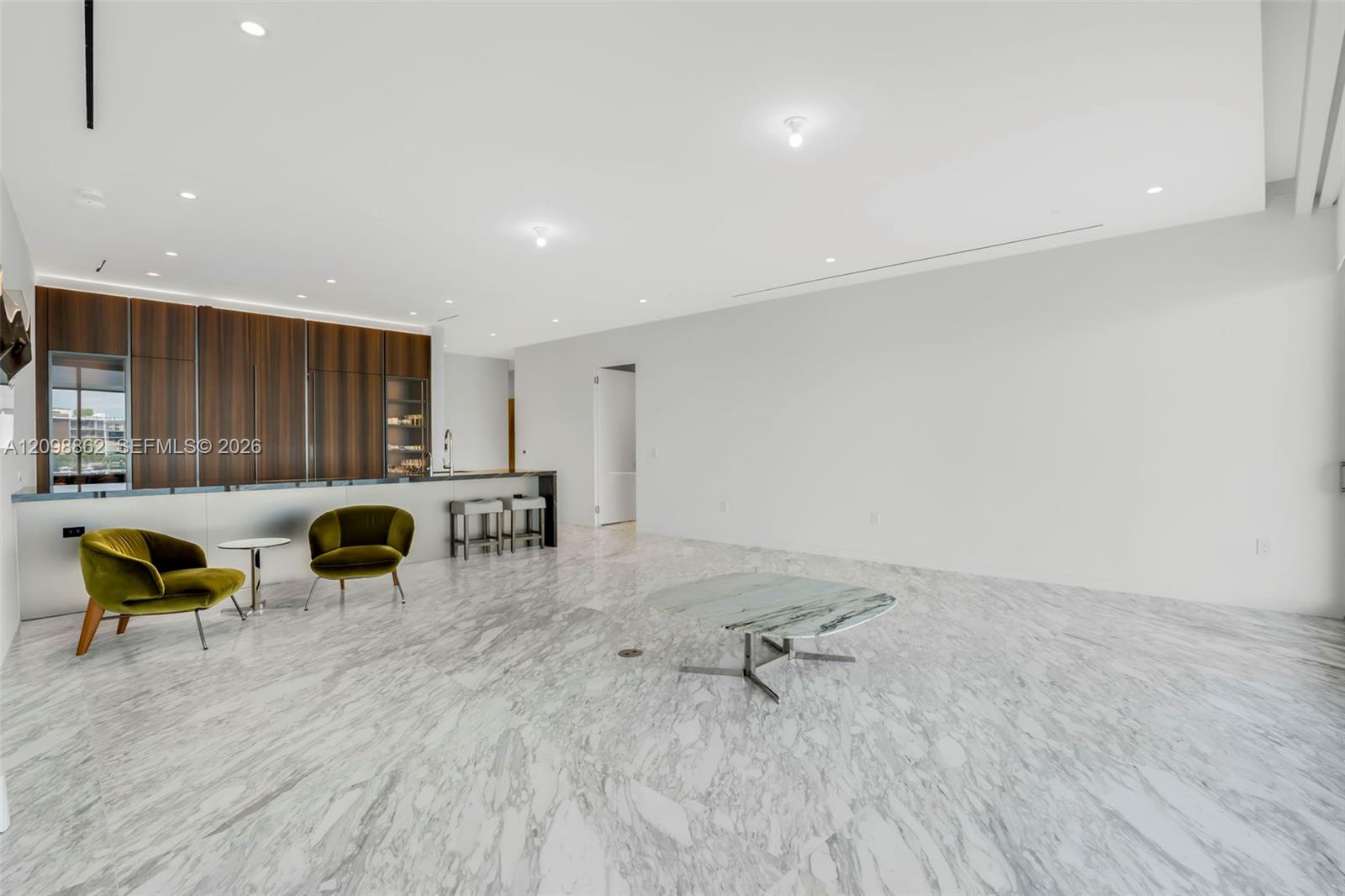 5 Grove Isle Dr # 304 Unit: L-304