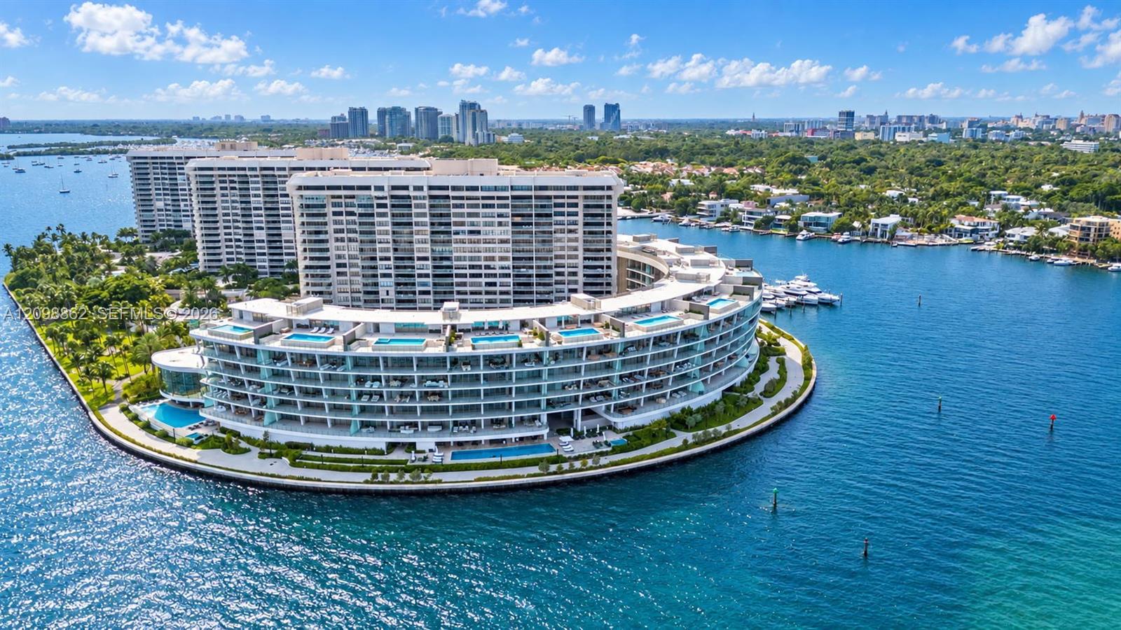 5 Grove Isle Dr # 304 Unit: L-304