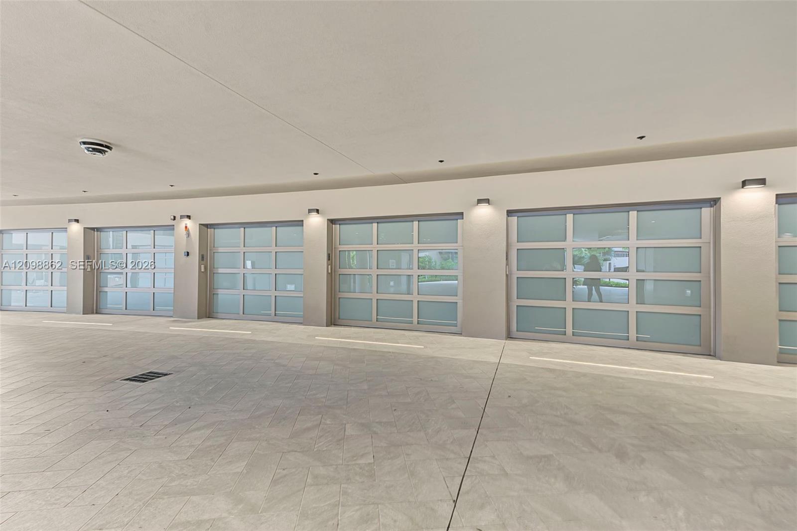 5 Grove Isle Dr # 304 Unit: L-304
