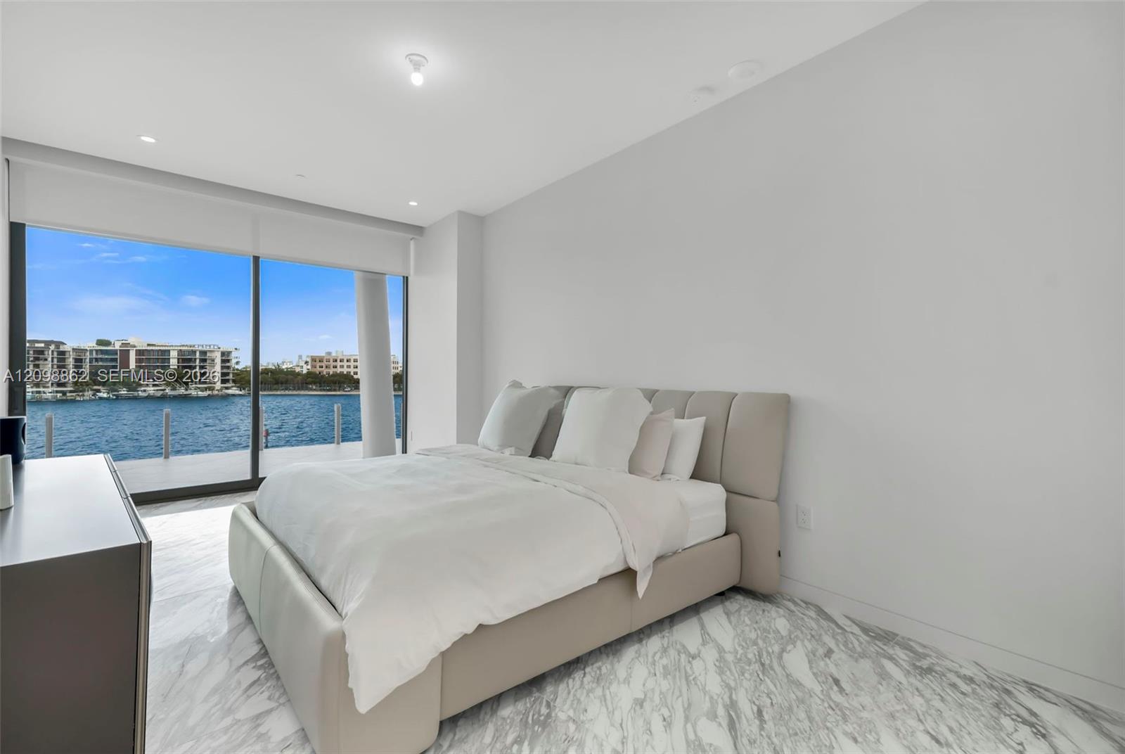 5 Grove Isle Dr # 304 Unit: L-304