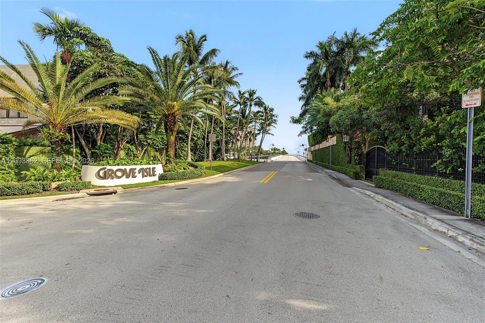 5 Grove Isle Dr # 304 Unit: L-304