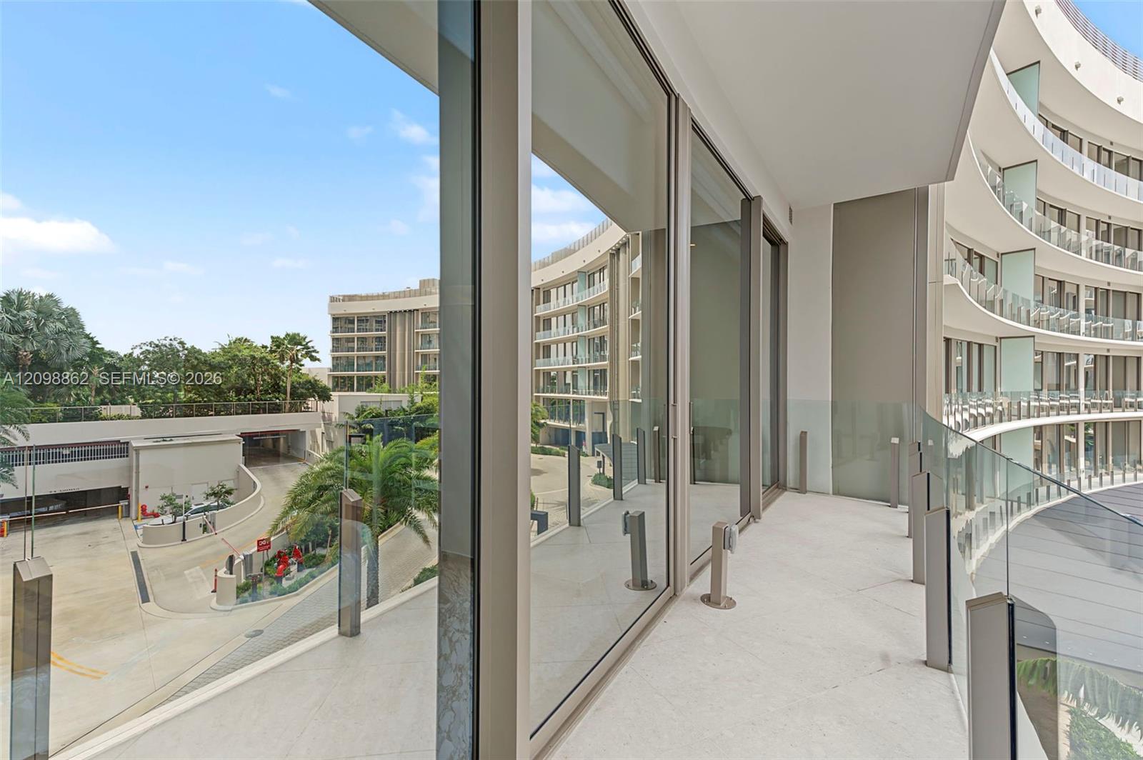 5 Grove Isle Dr # 304 Unit: L-304