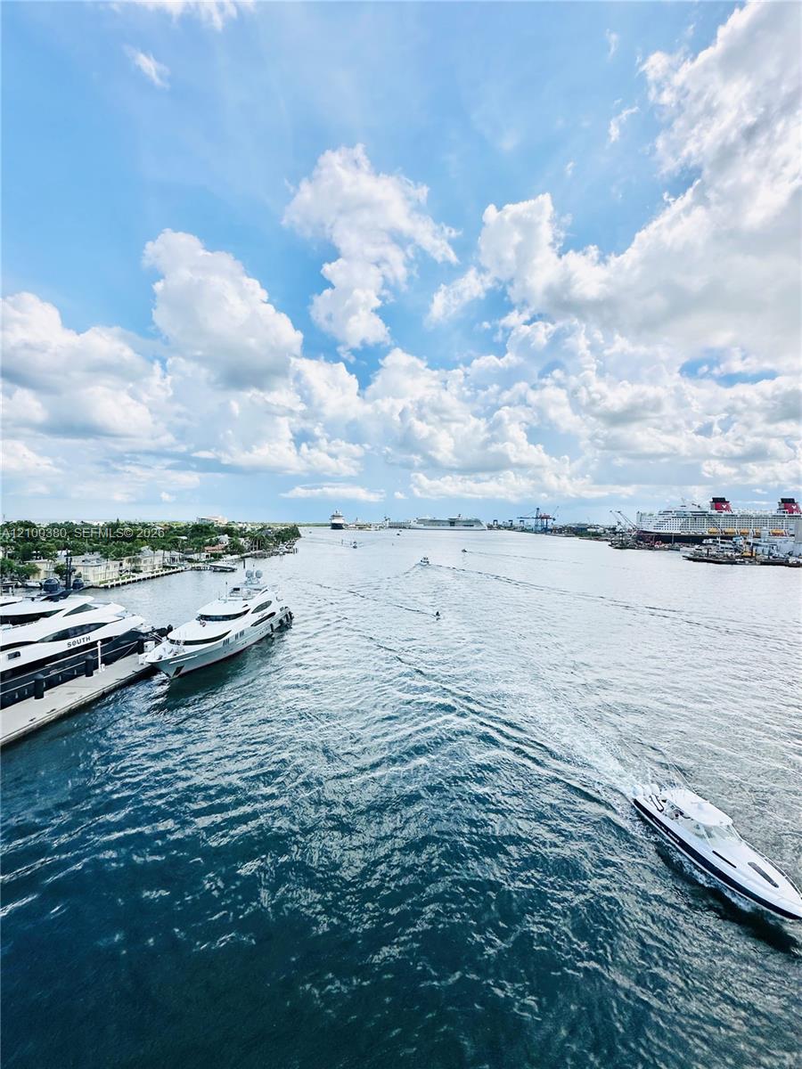 Broad Fort Lauderdale waterway with yachts in the foreground and cruise ships in the distance.