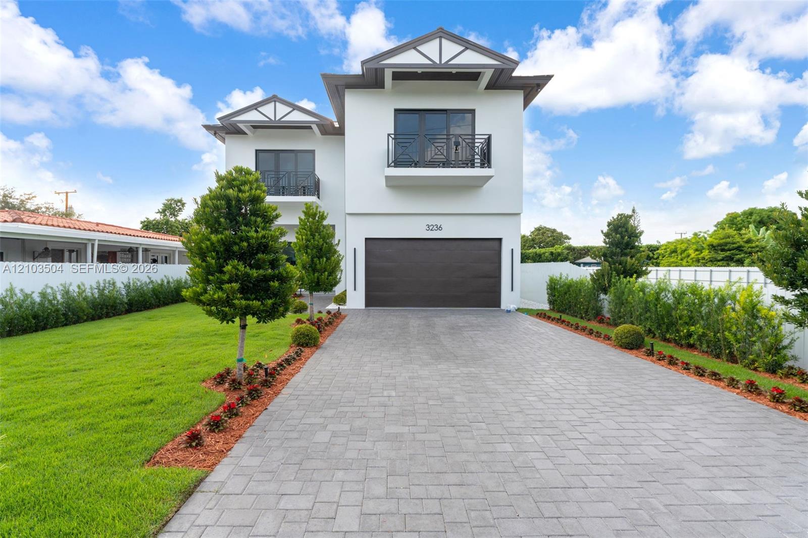 3236 SW 64th Ave