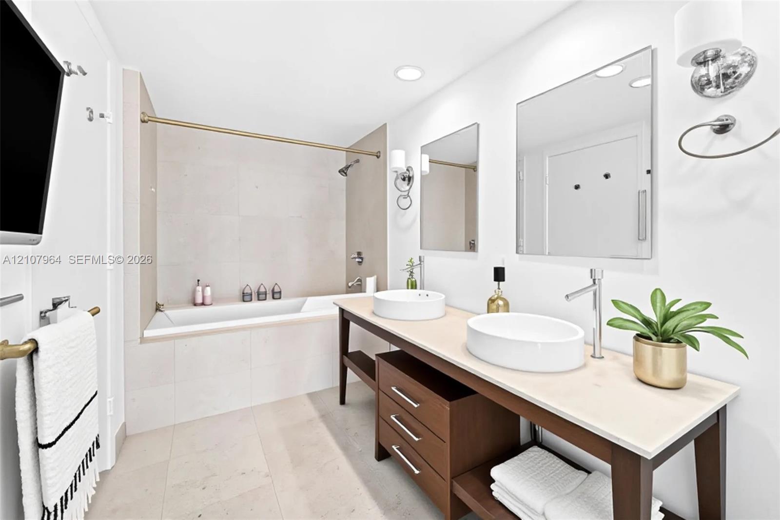 485 Brickell Ave # 1907
