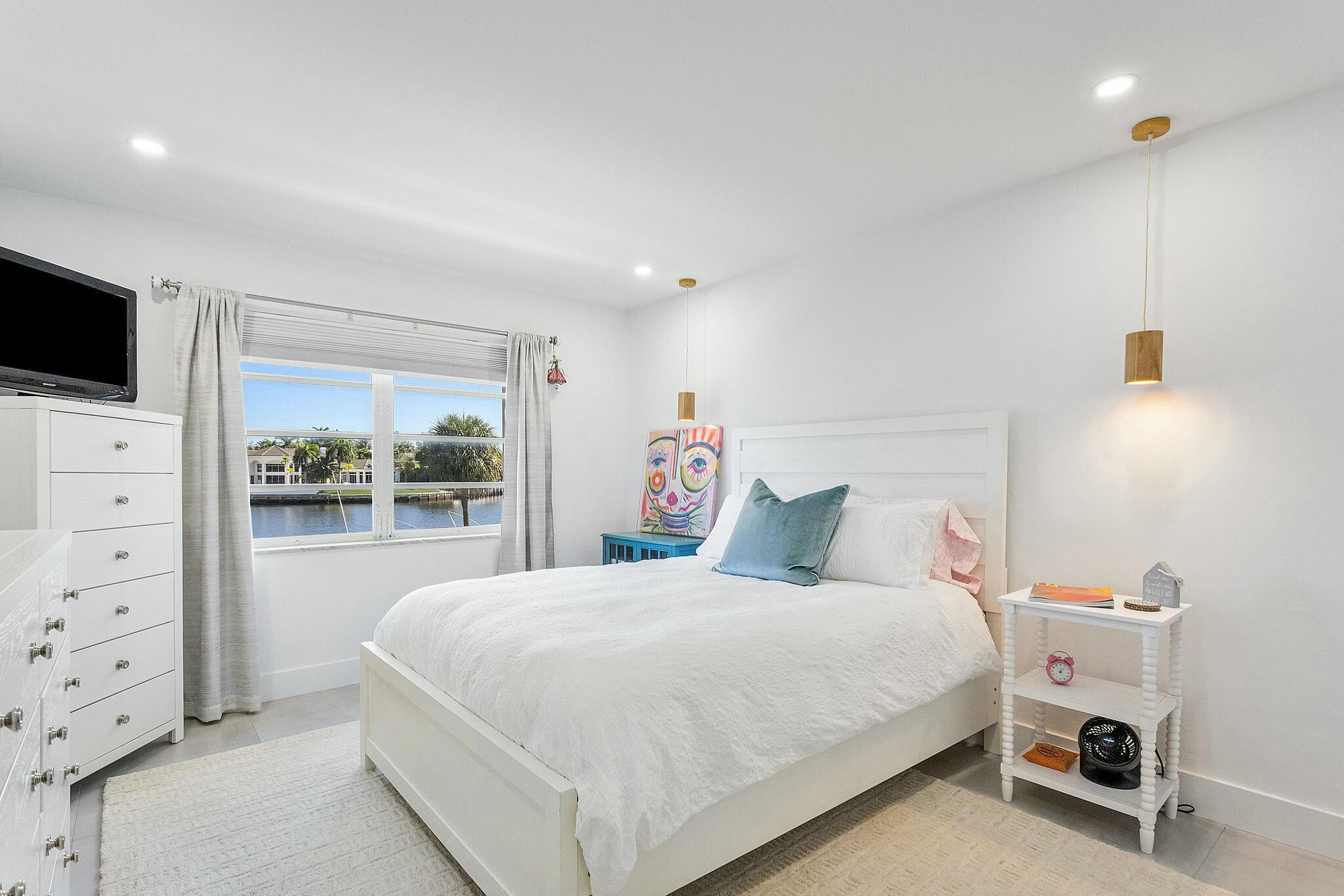 330 N Federal Highway