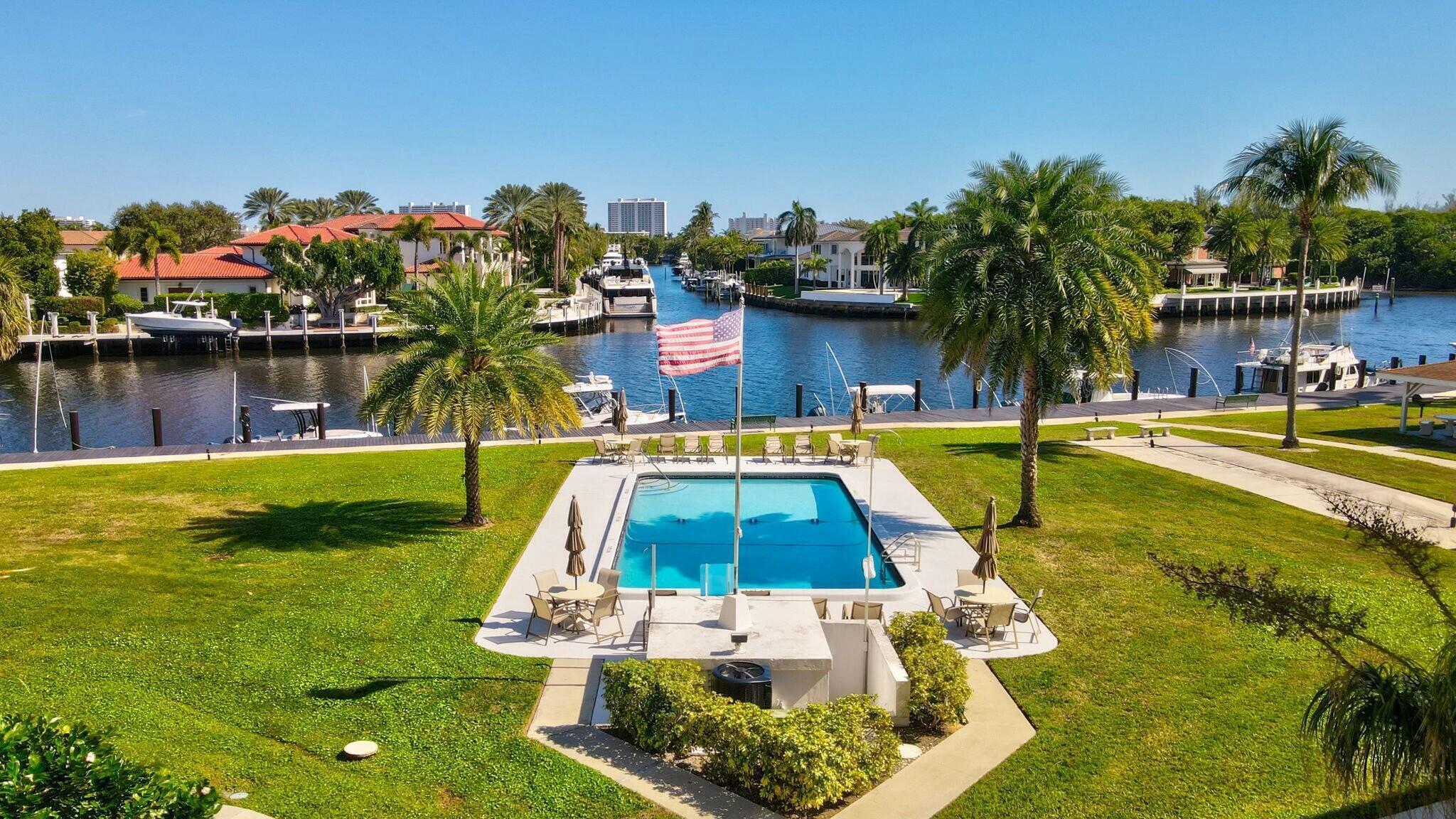 330 N Federal Highway