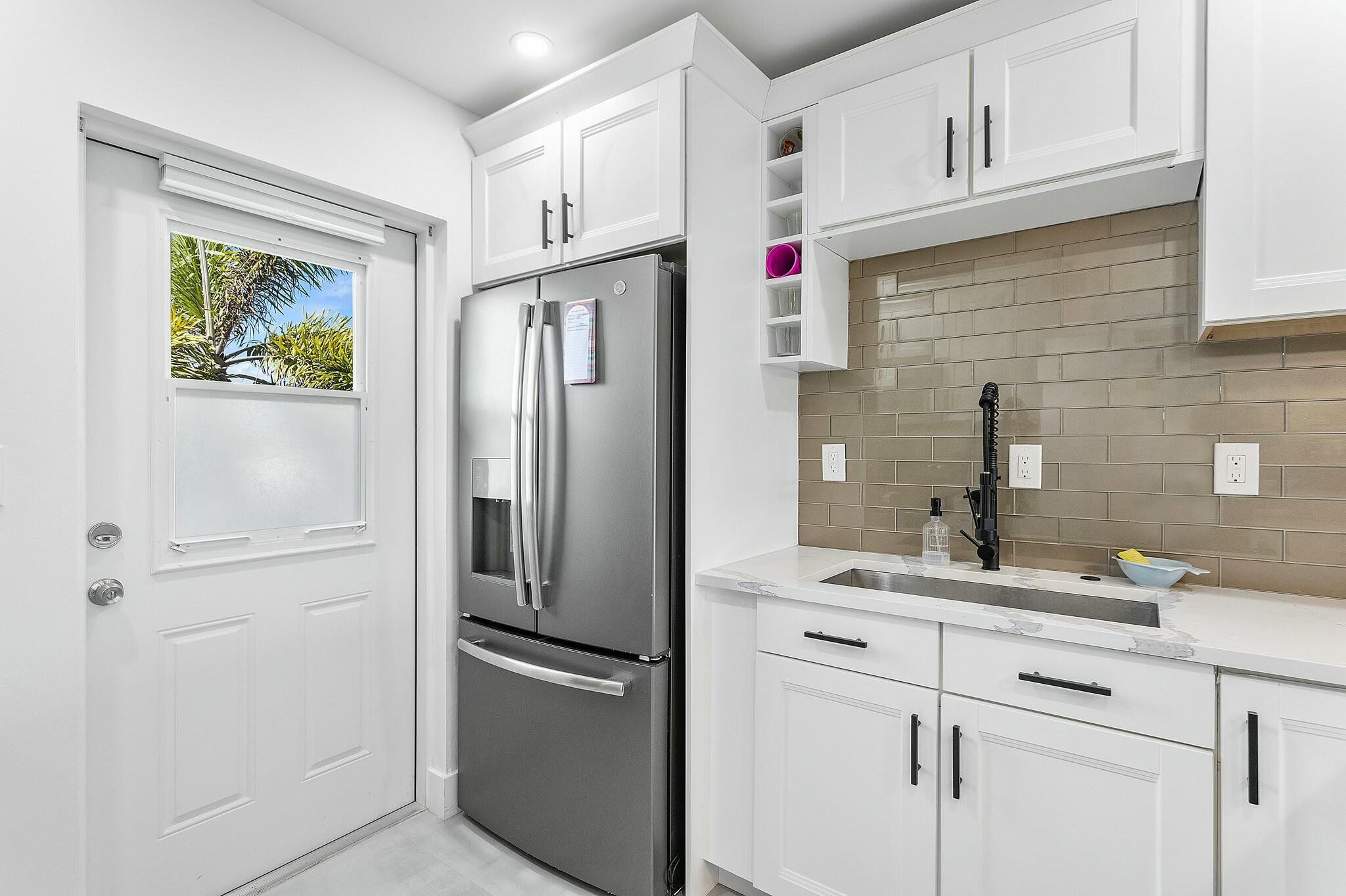 330 N Federal Highway