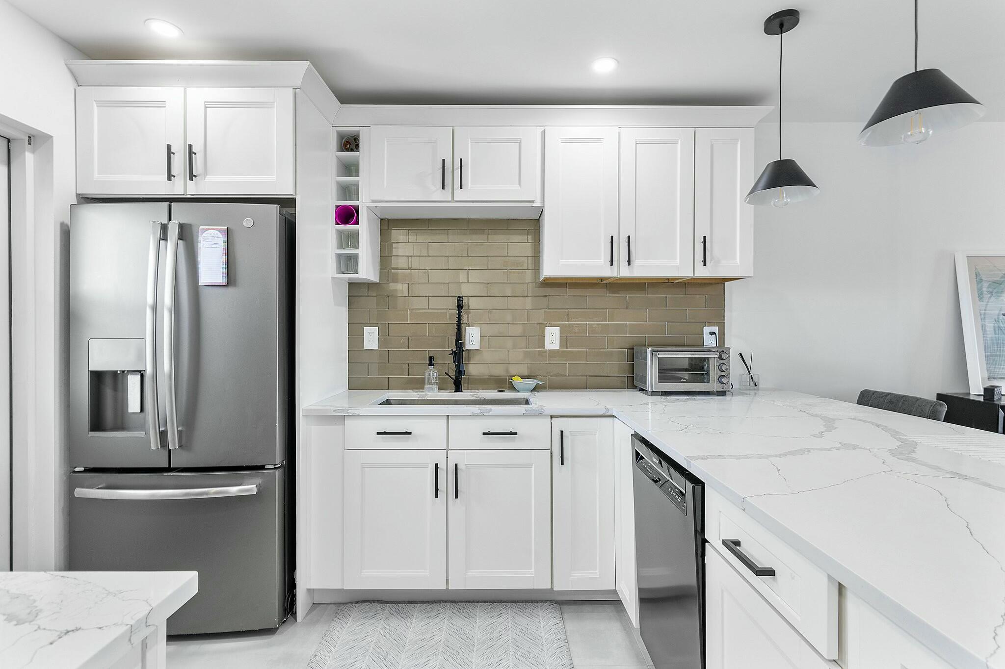 330 N Federal Highway