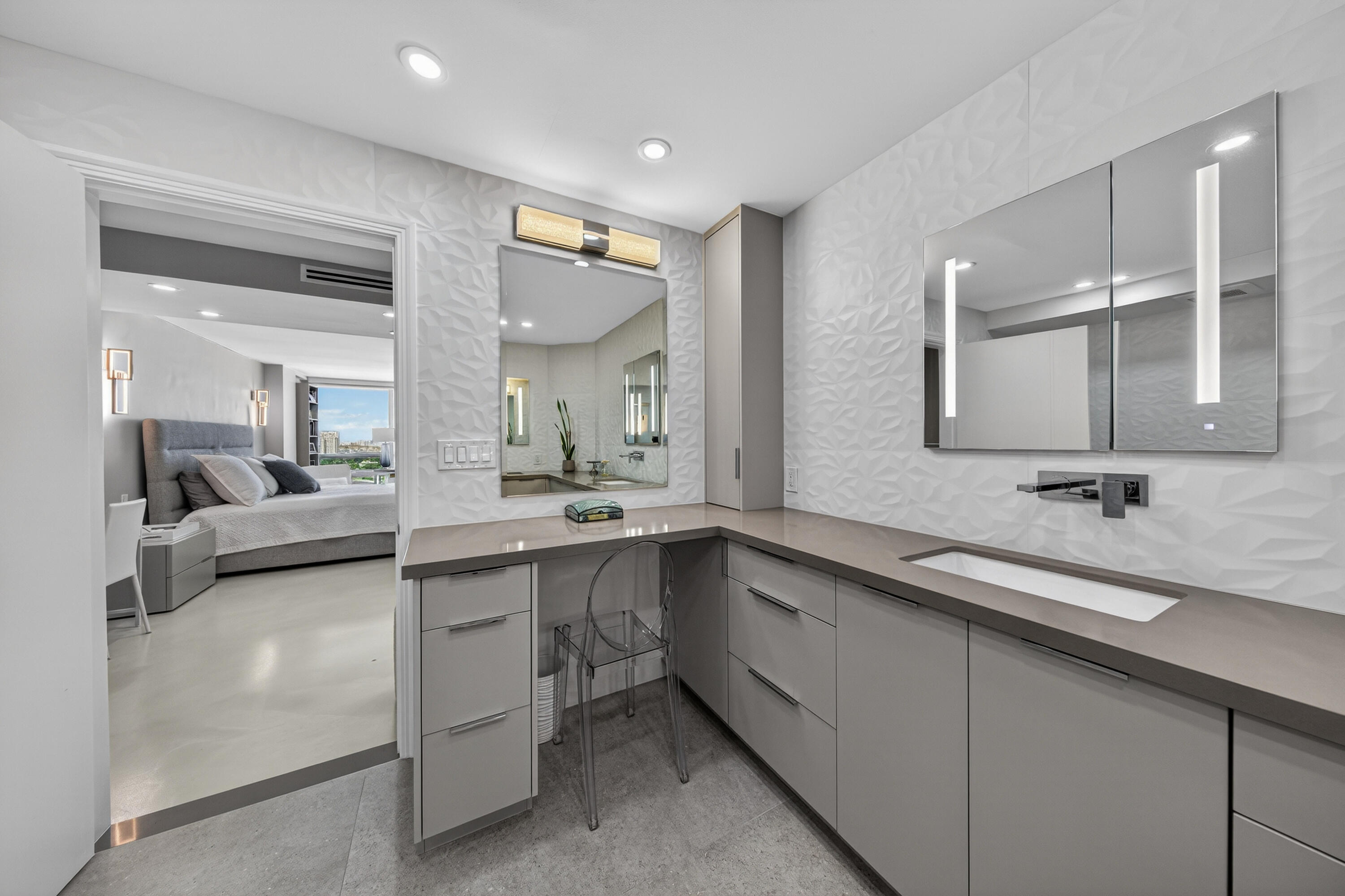 2100 S Ocean Lane 1712