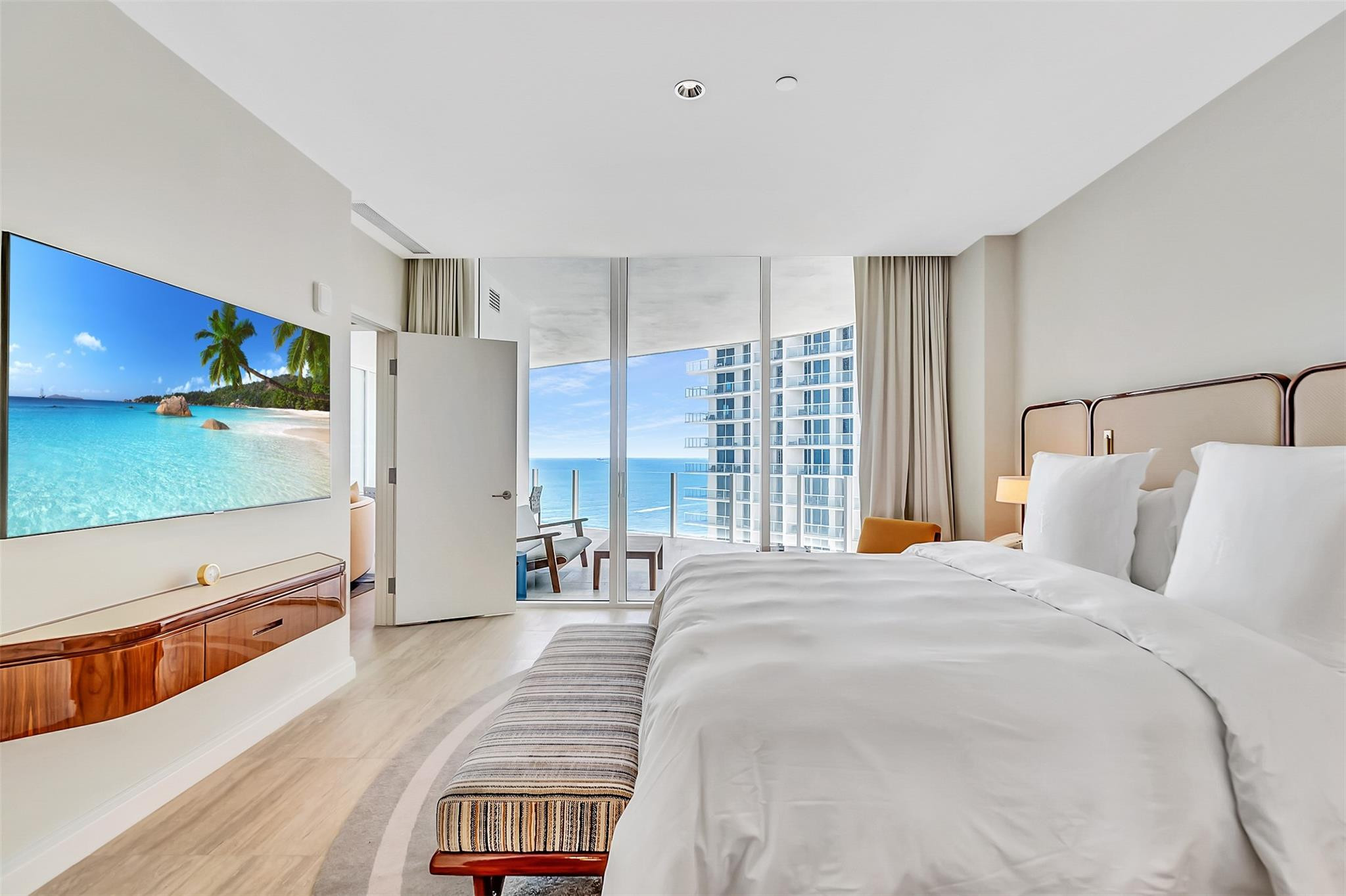 525 N Fort Lauderdale Beach Boulevard Unit: 1607