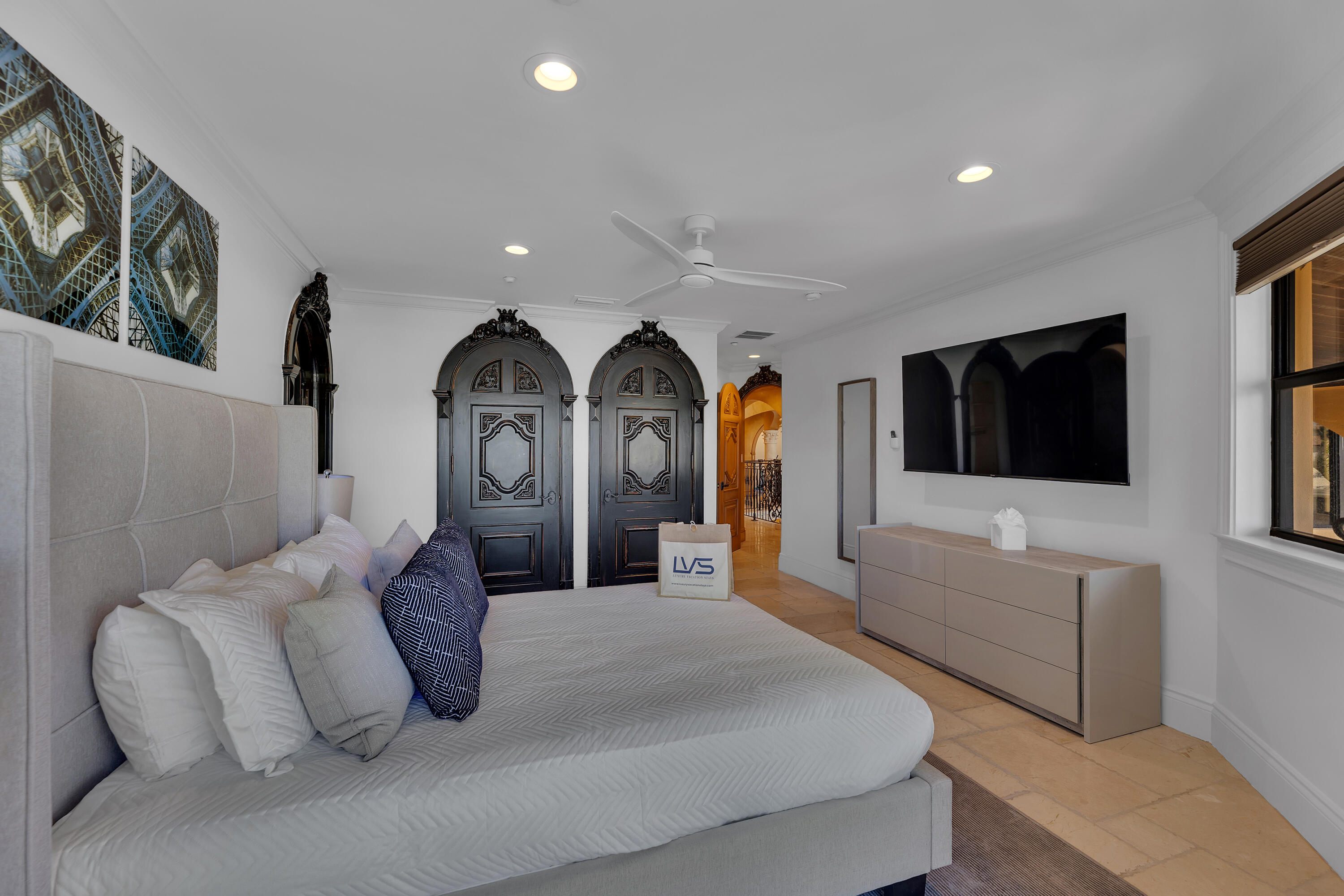 1011 Rhodes Villa Avenue