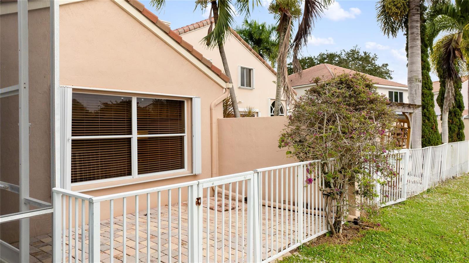 6660 NW 75th Place