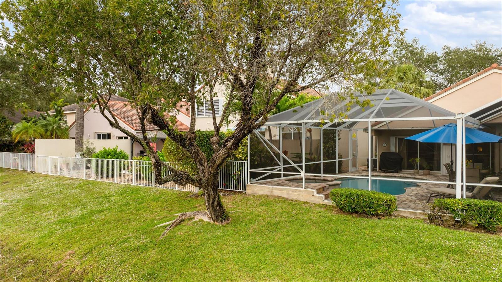 6660 NW 75th Place