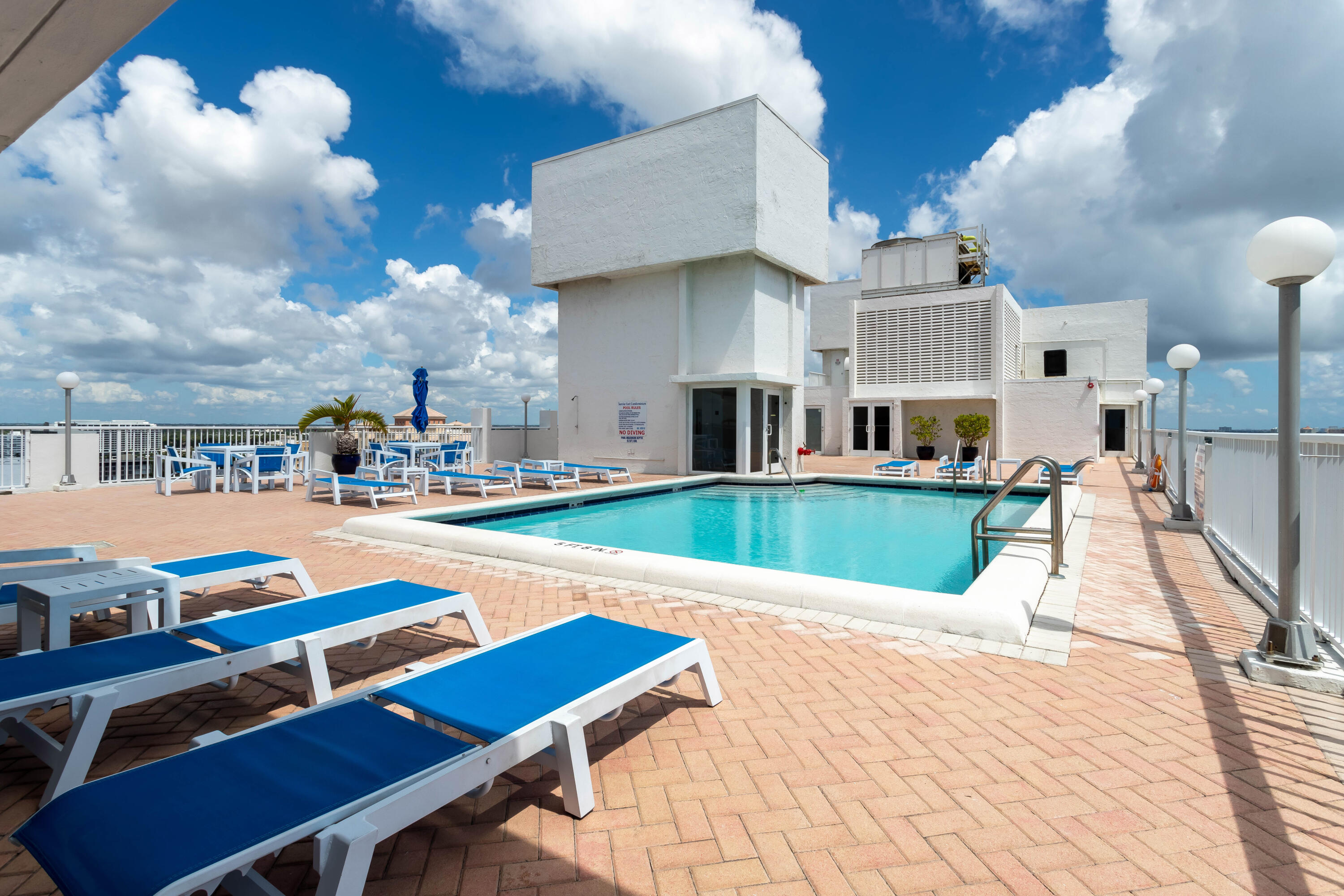 2800 E Sunrise Boulevard 4c
