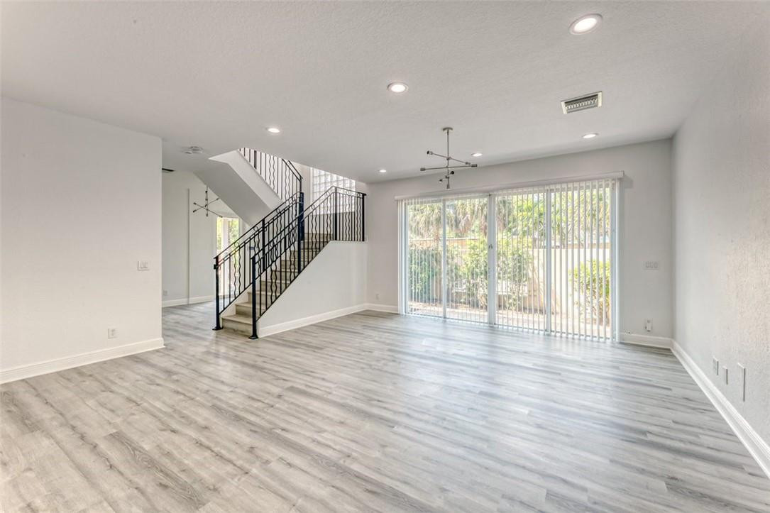 502 SW 4th Avenue 1