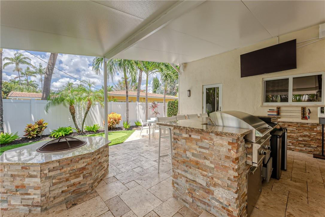 2726 NE 25TH Place