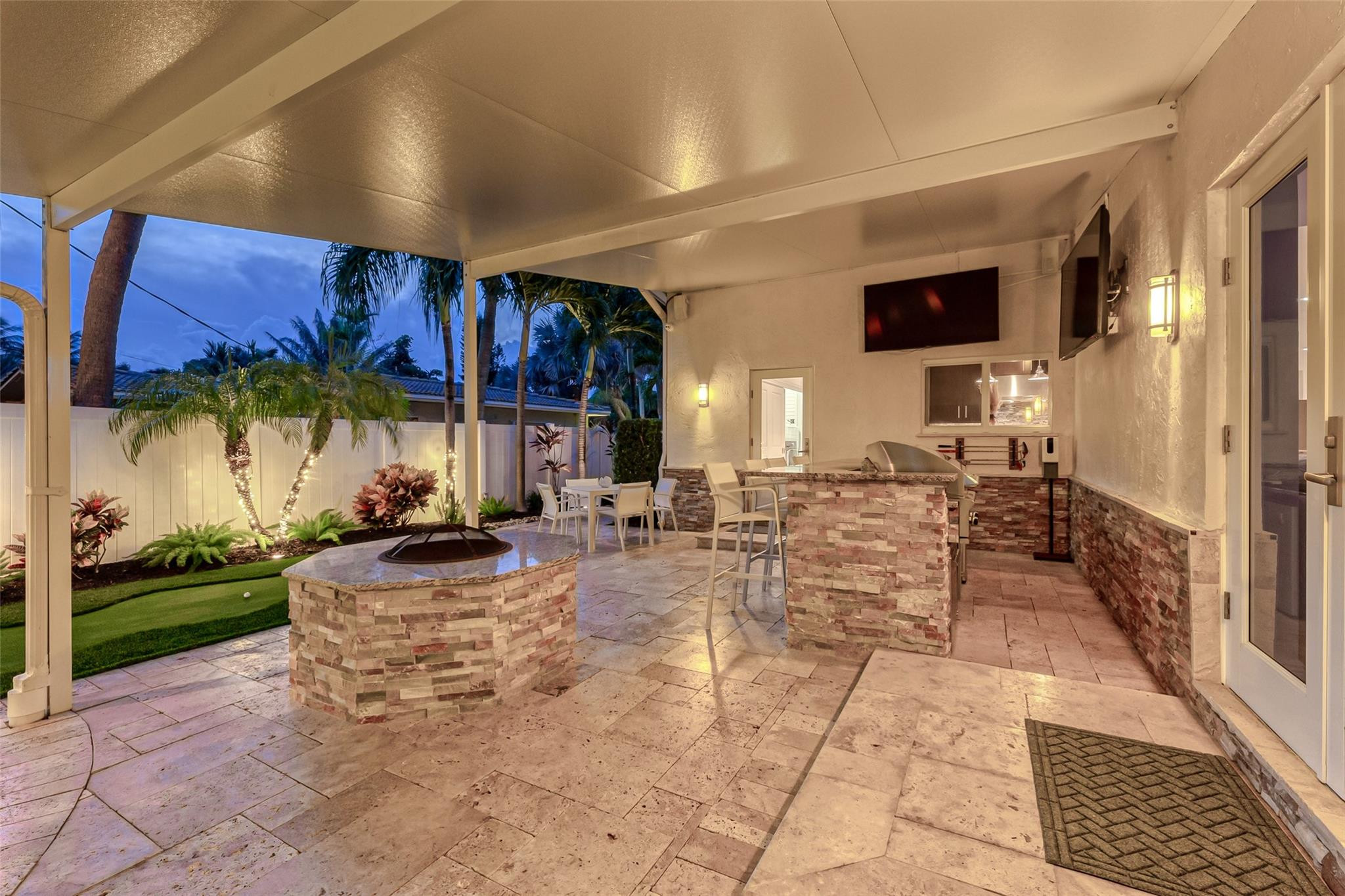 2726 NE 25TH Place