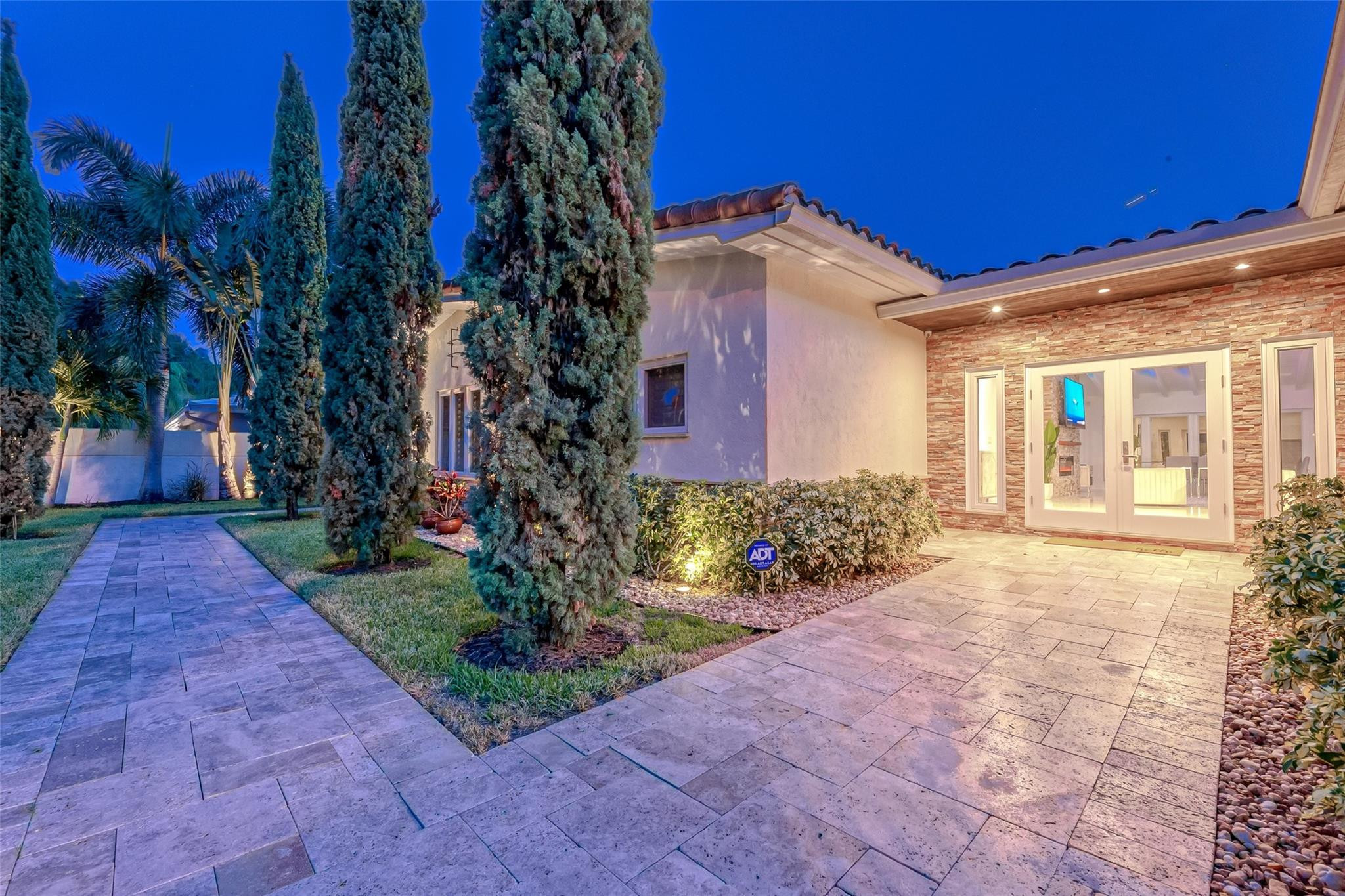 2726 NE 25TH Place