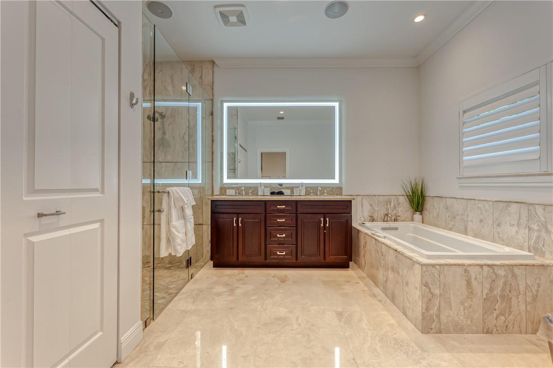 2726 NE 25TH Place