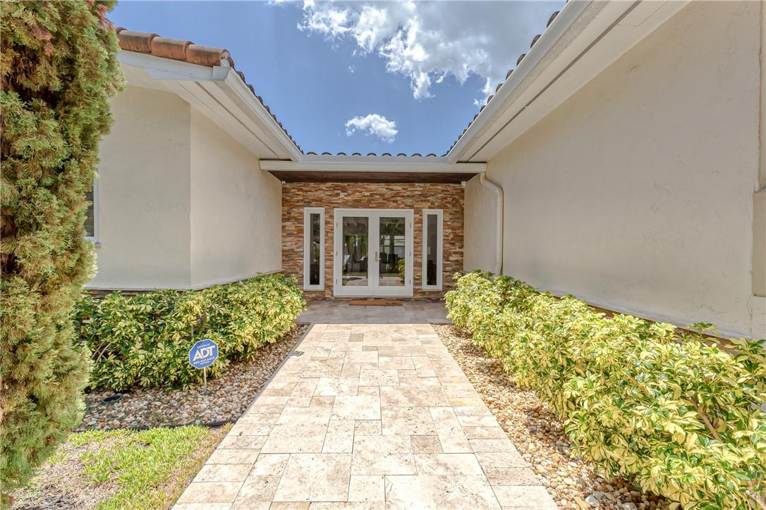 2726 NE 25TH Place