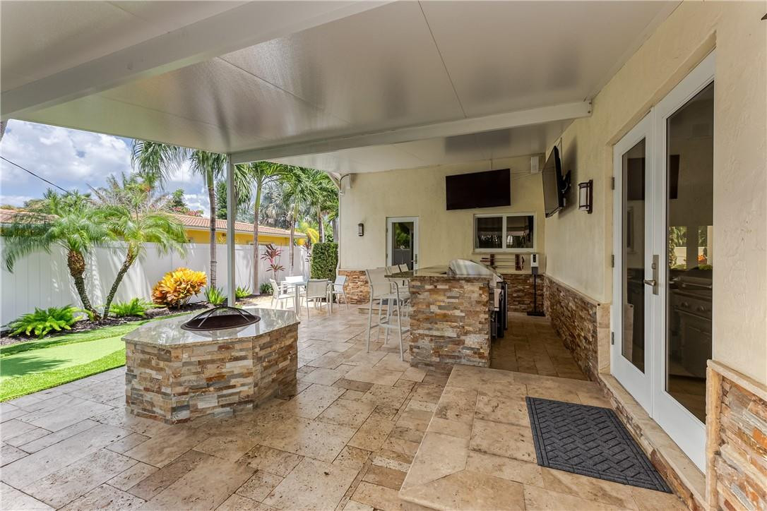 2726 NE 25TH Place