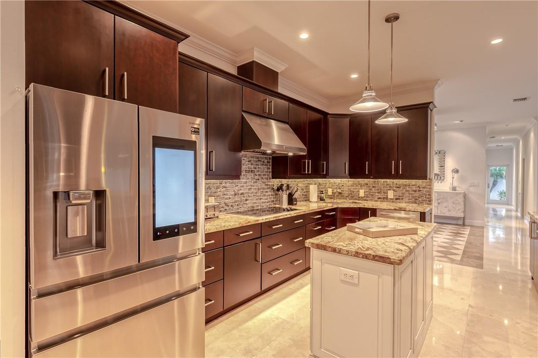 2726 NE 25TH Place