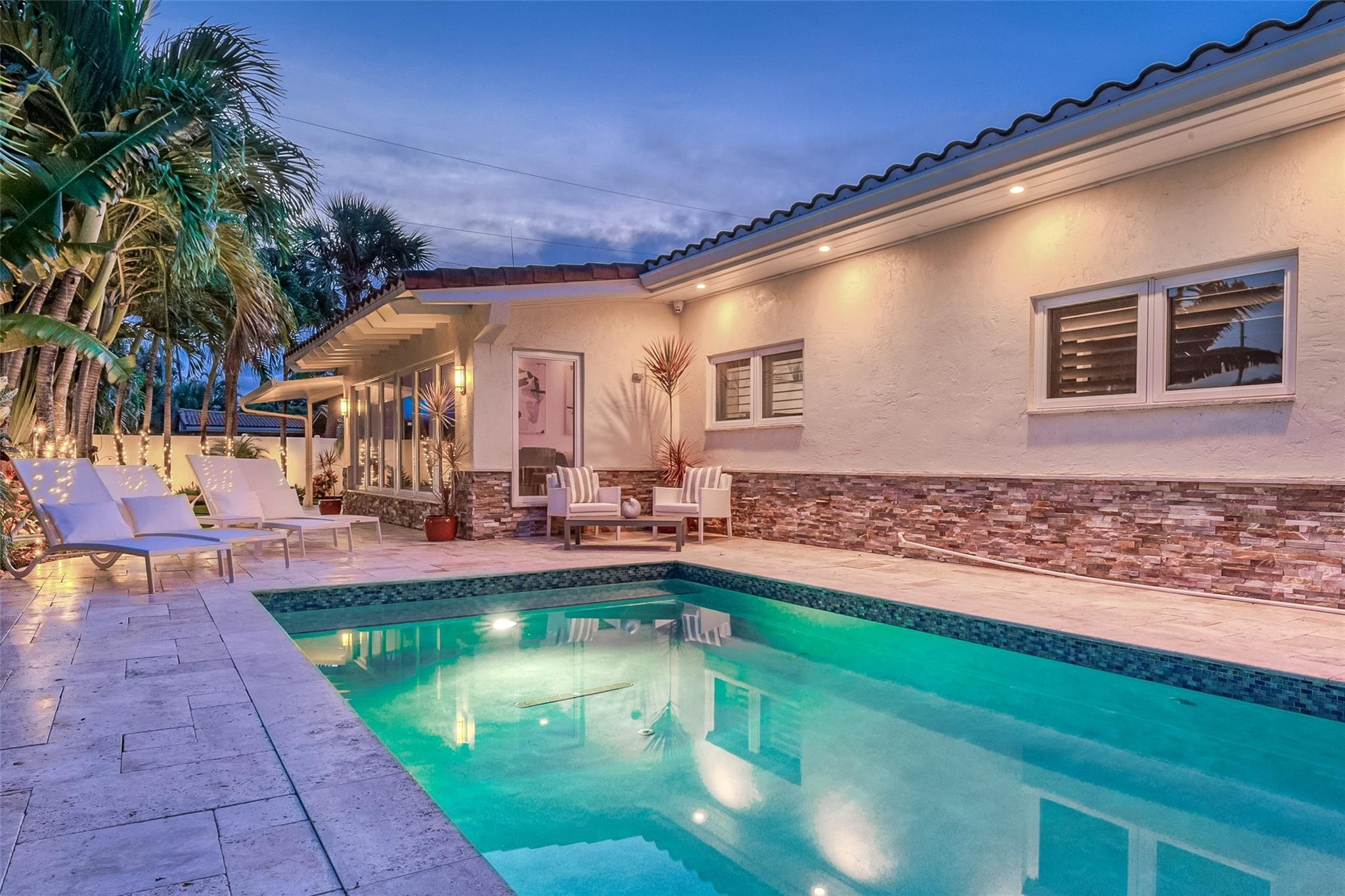 2726 NE 25TH Place