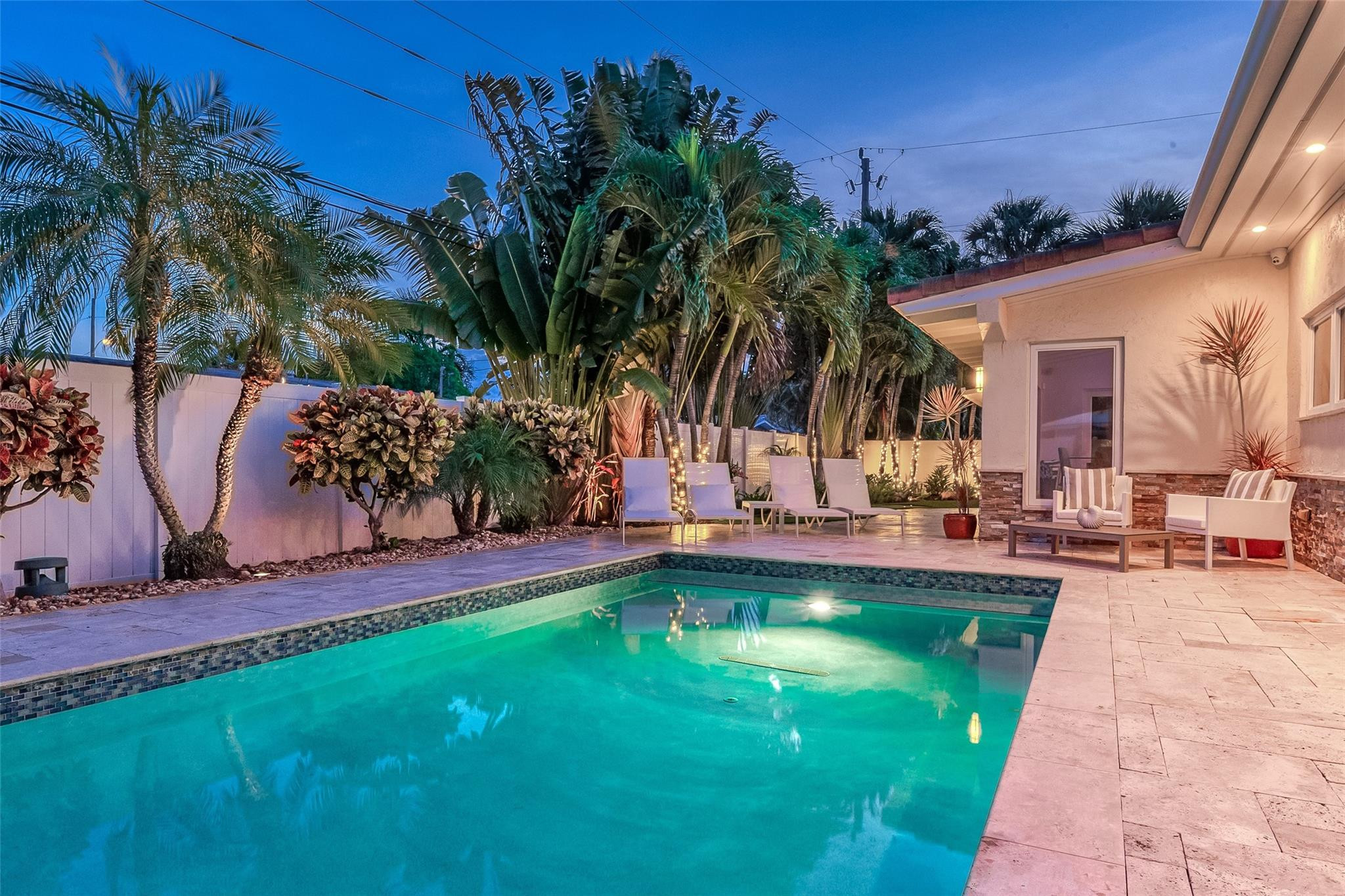 2726 NE 25TH Place