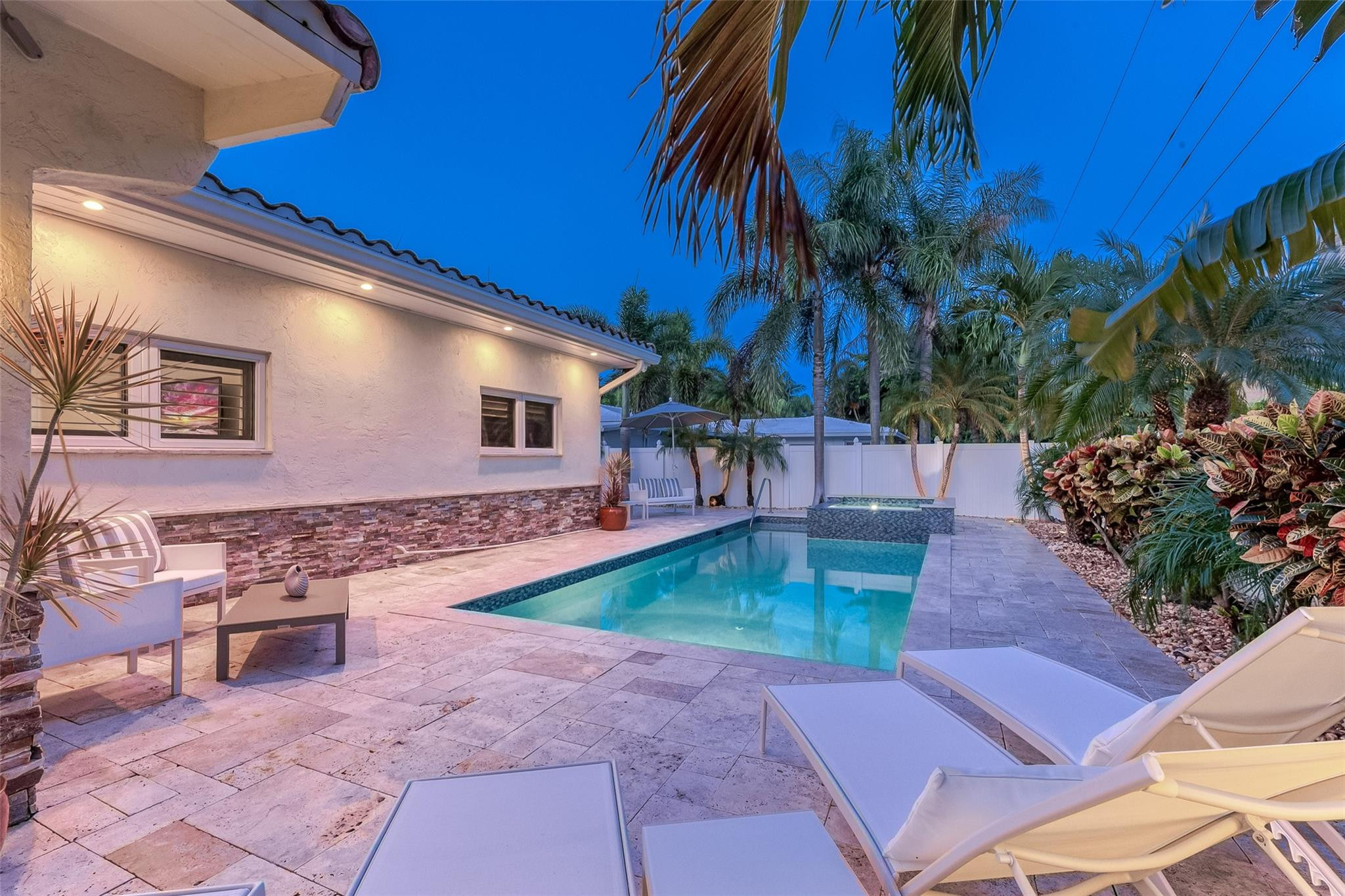 2726 NE 25TH Place