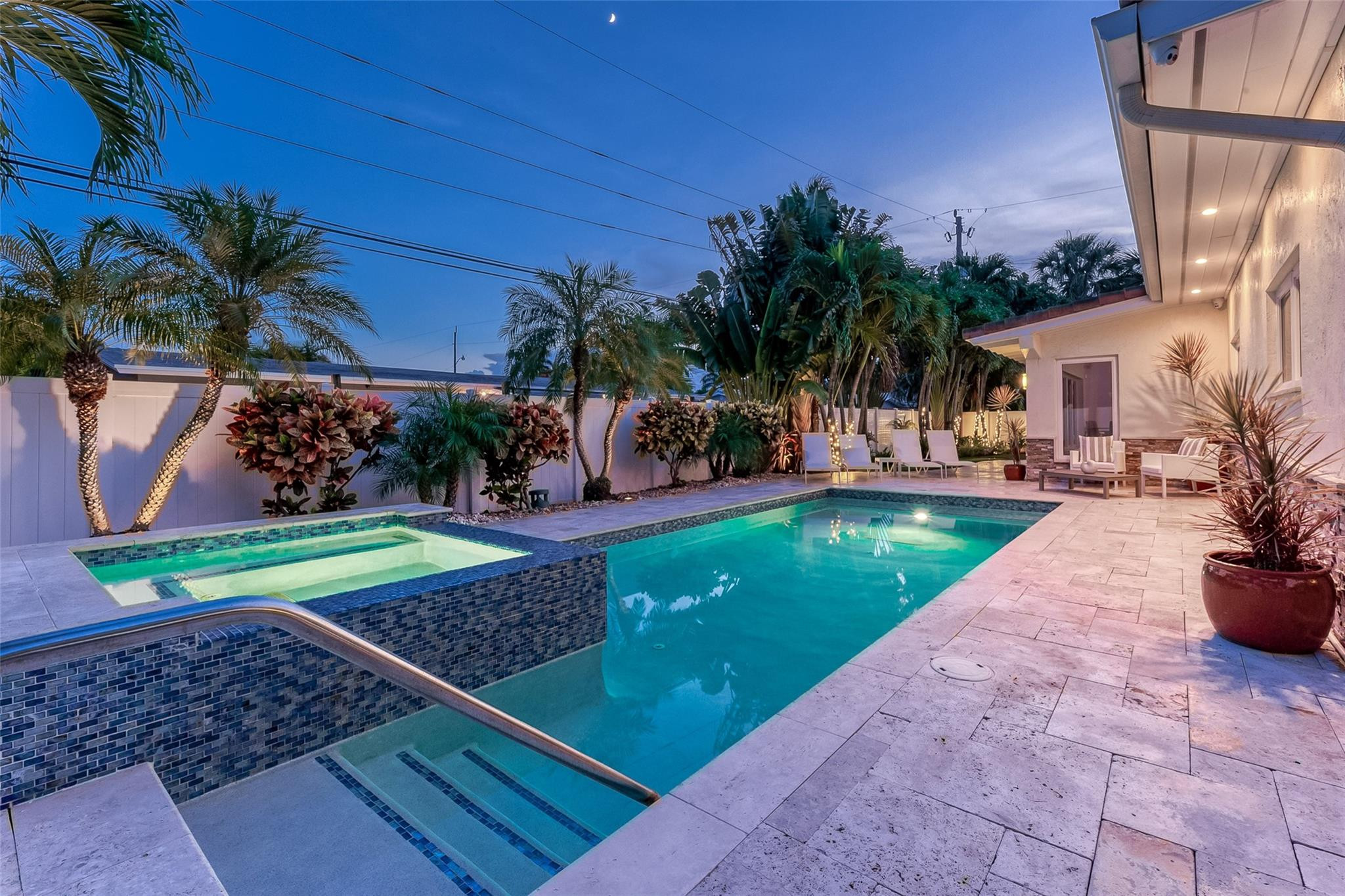 2726 NE 25TH Place