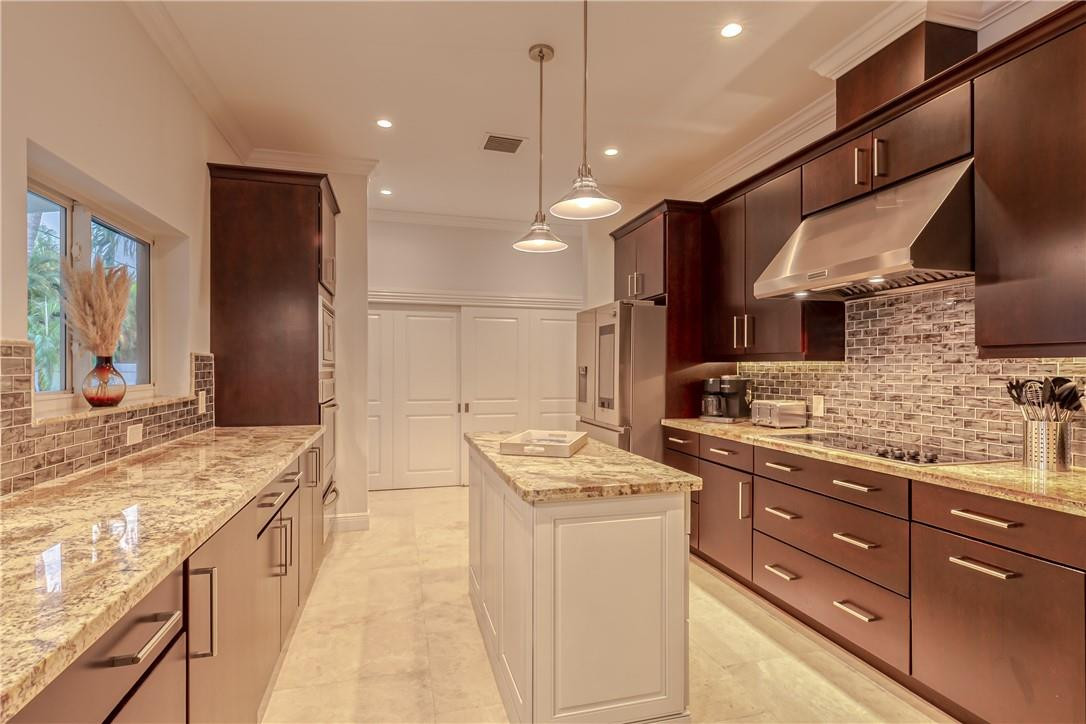 2726 NE 25TH Place