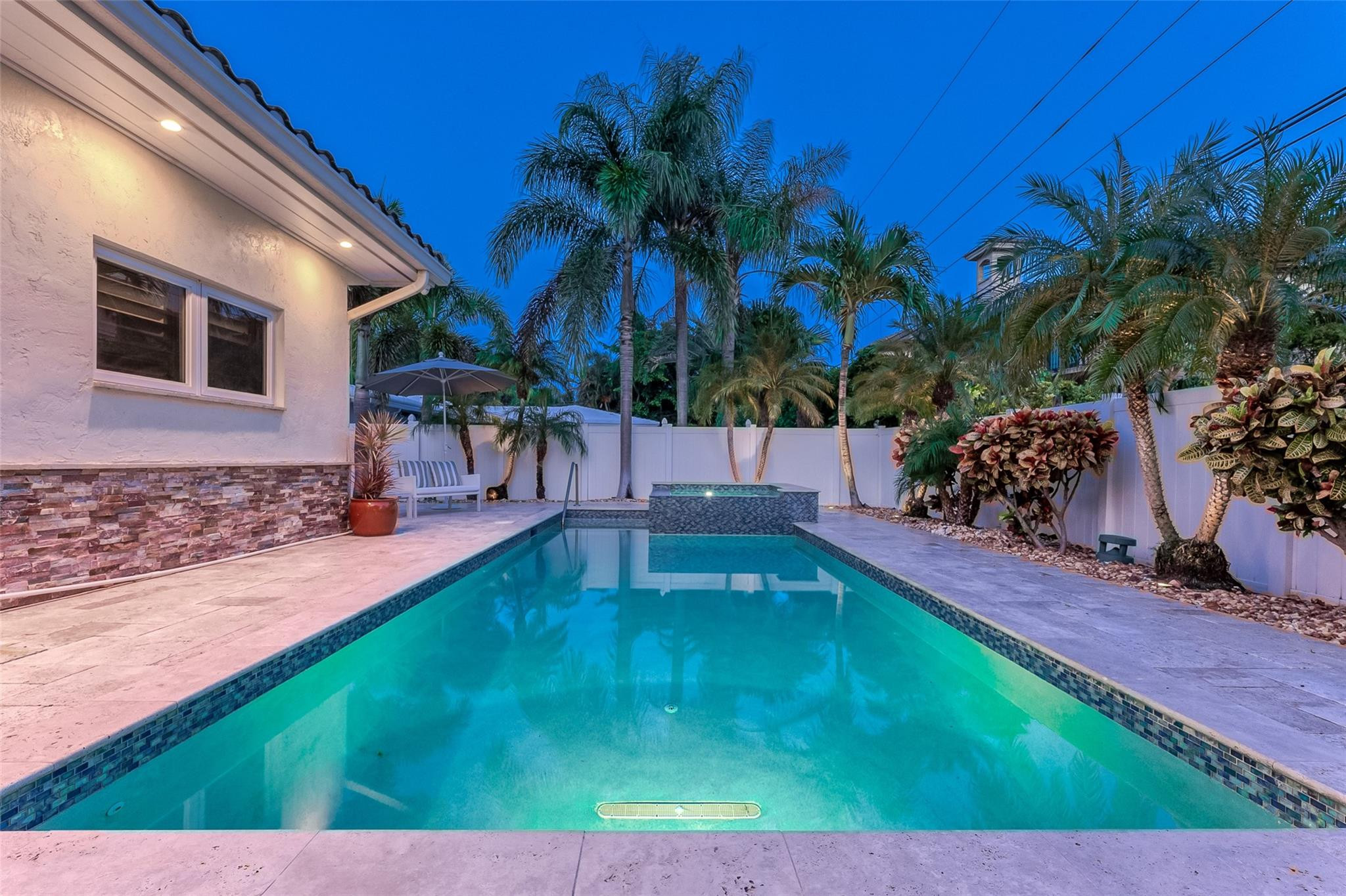 2726 NE 25TH Place