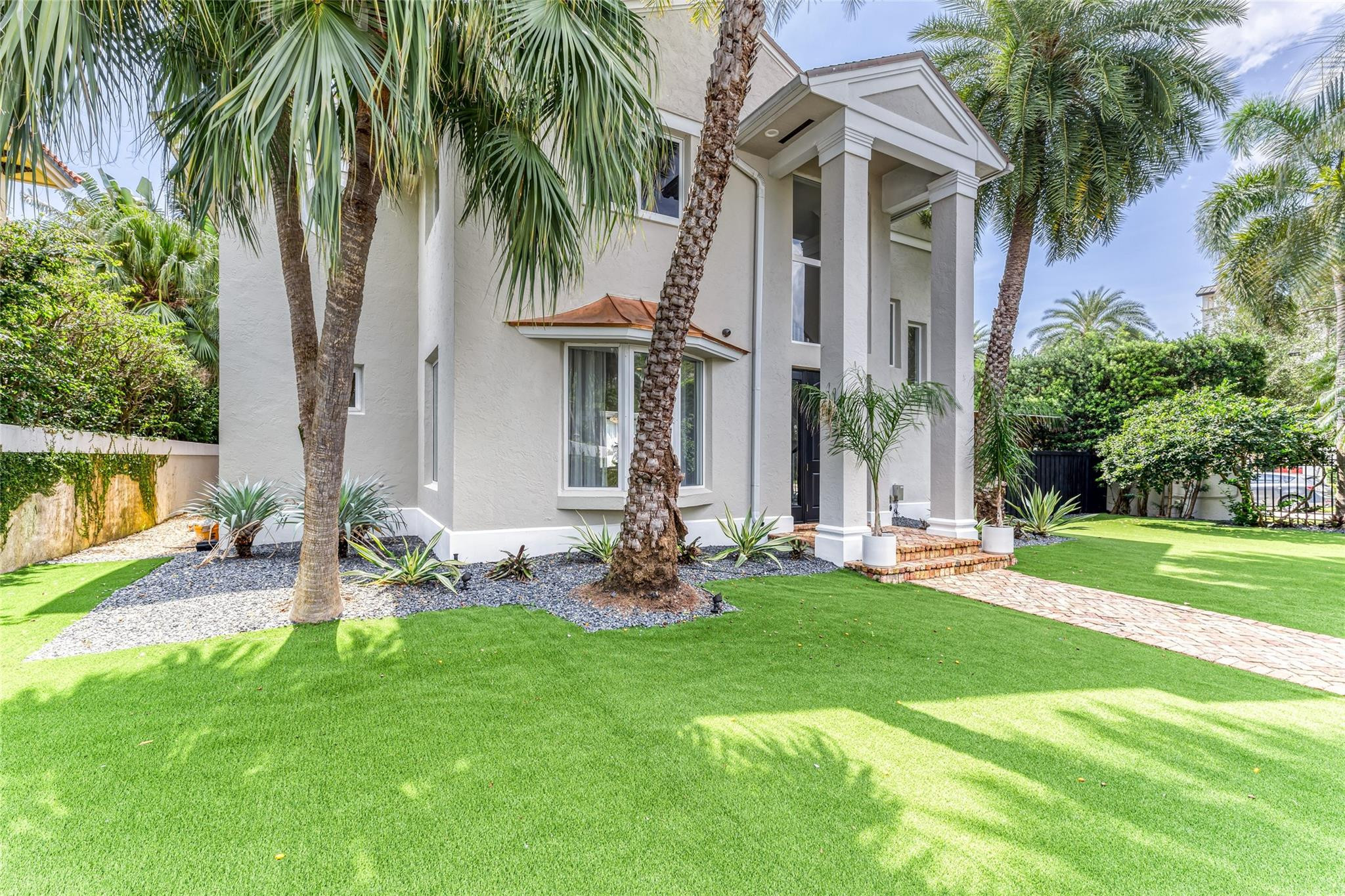 524 Poinciana Drive