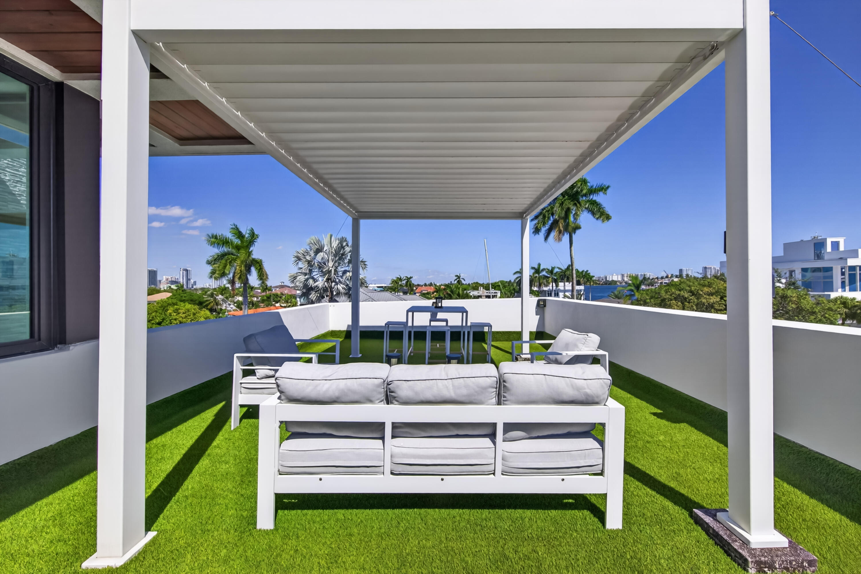 1736 SE 14TH Street