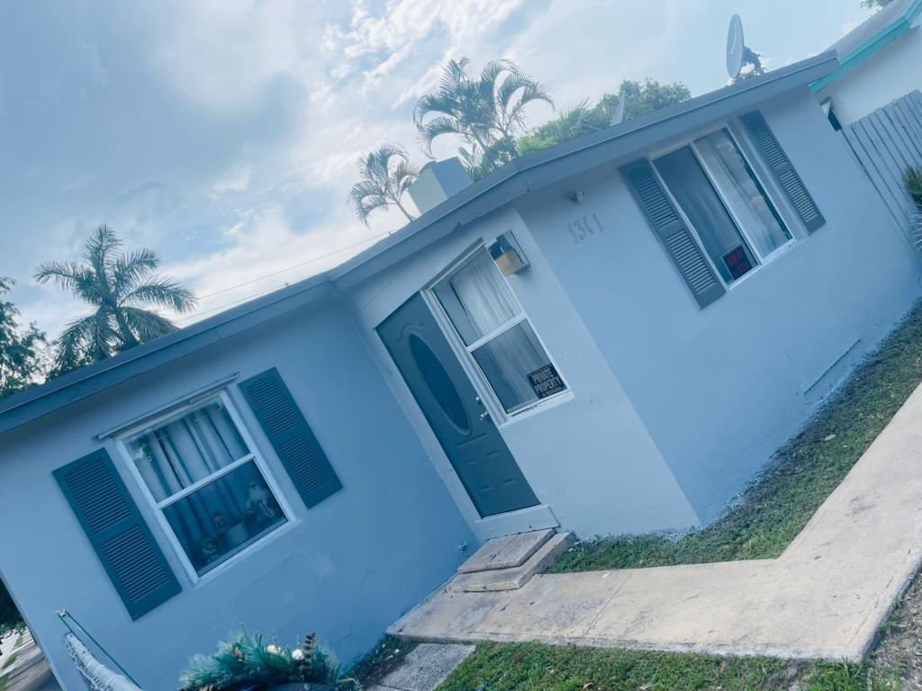 1301 NW 3RD AV