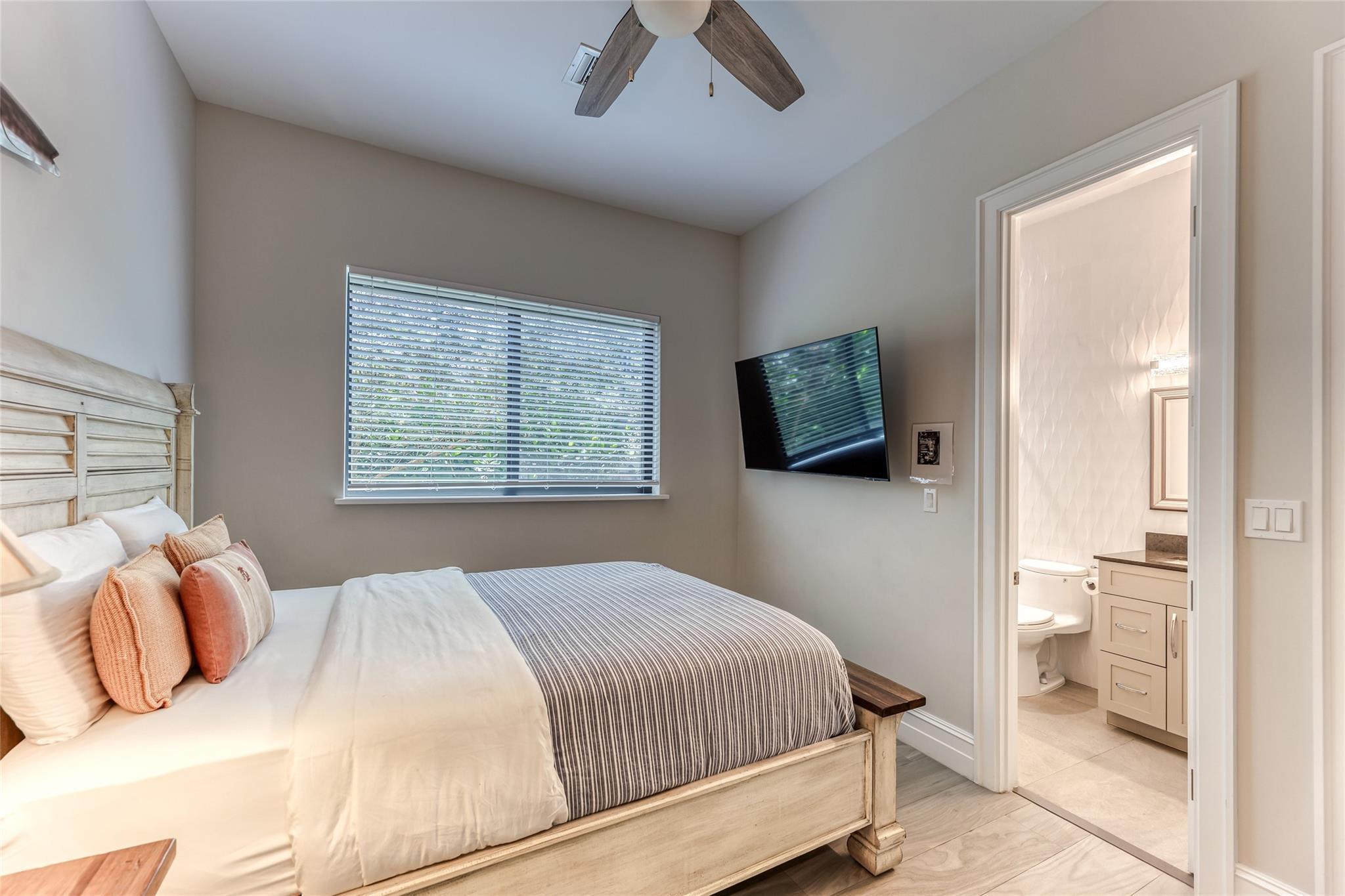 829 PONCE DE LEON DR