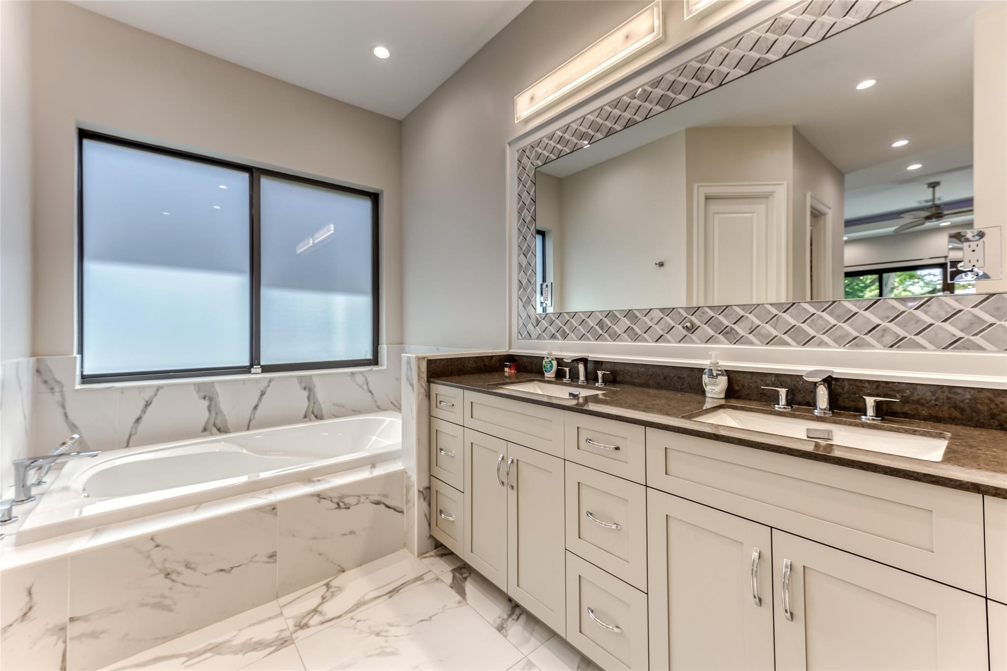 829 PONCE DE LEON DR