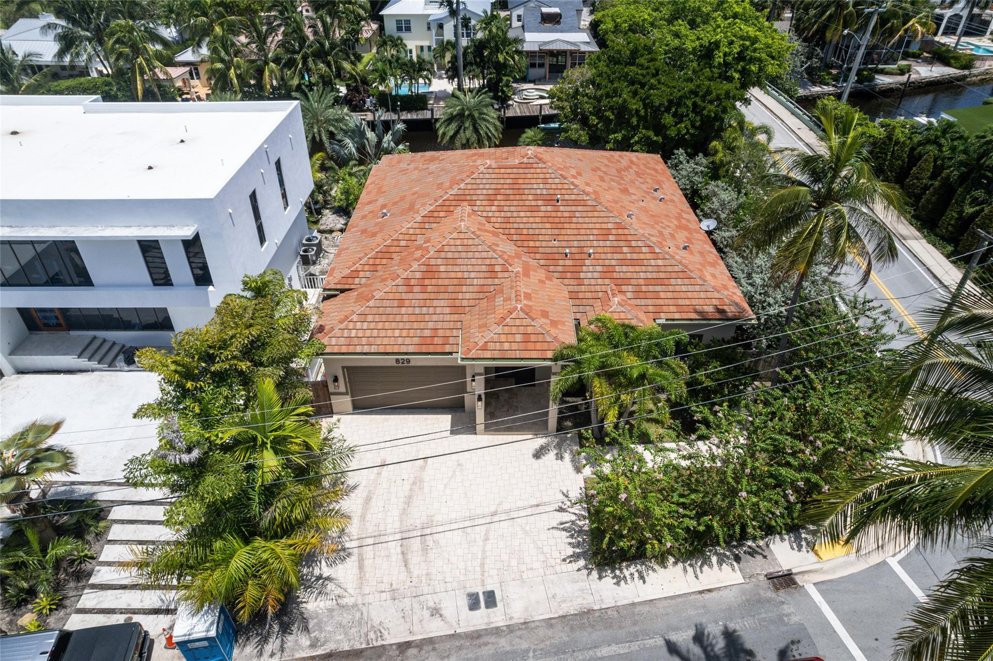 829 PONCE DE LEON DR