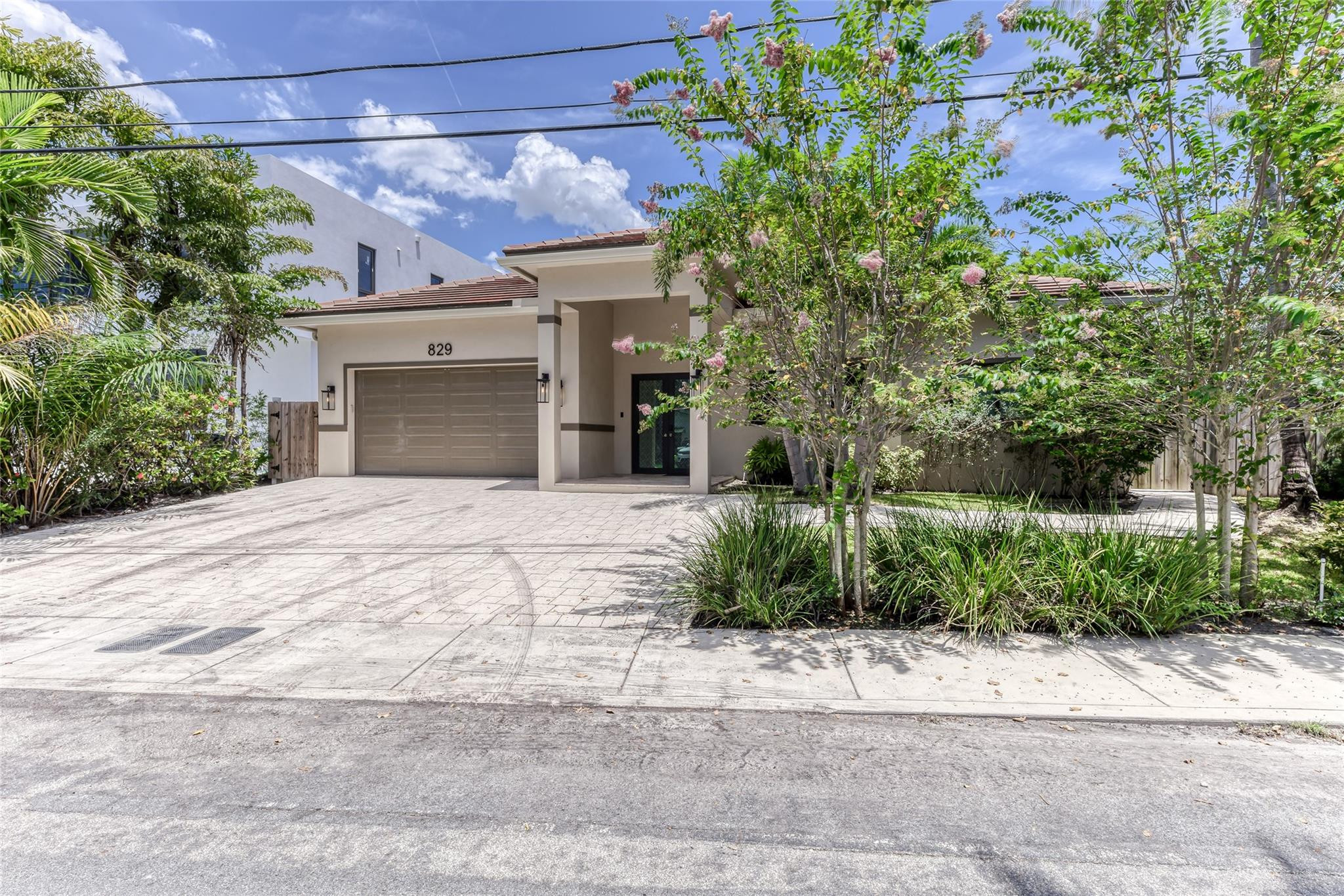 829 PONCE DE LEON DR