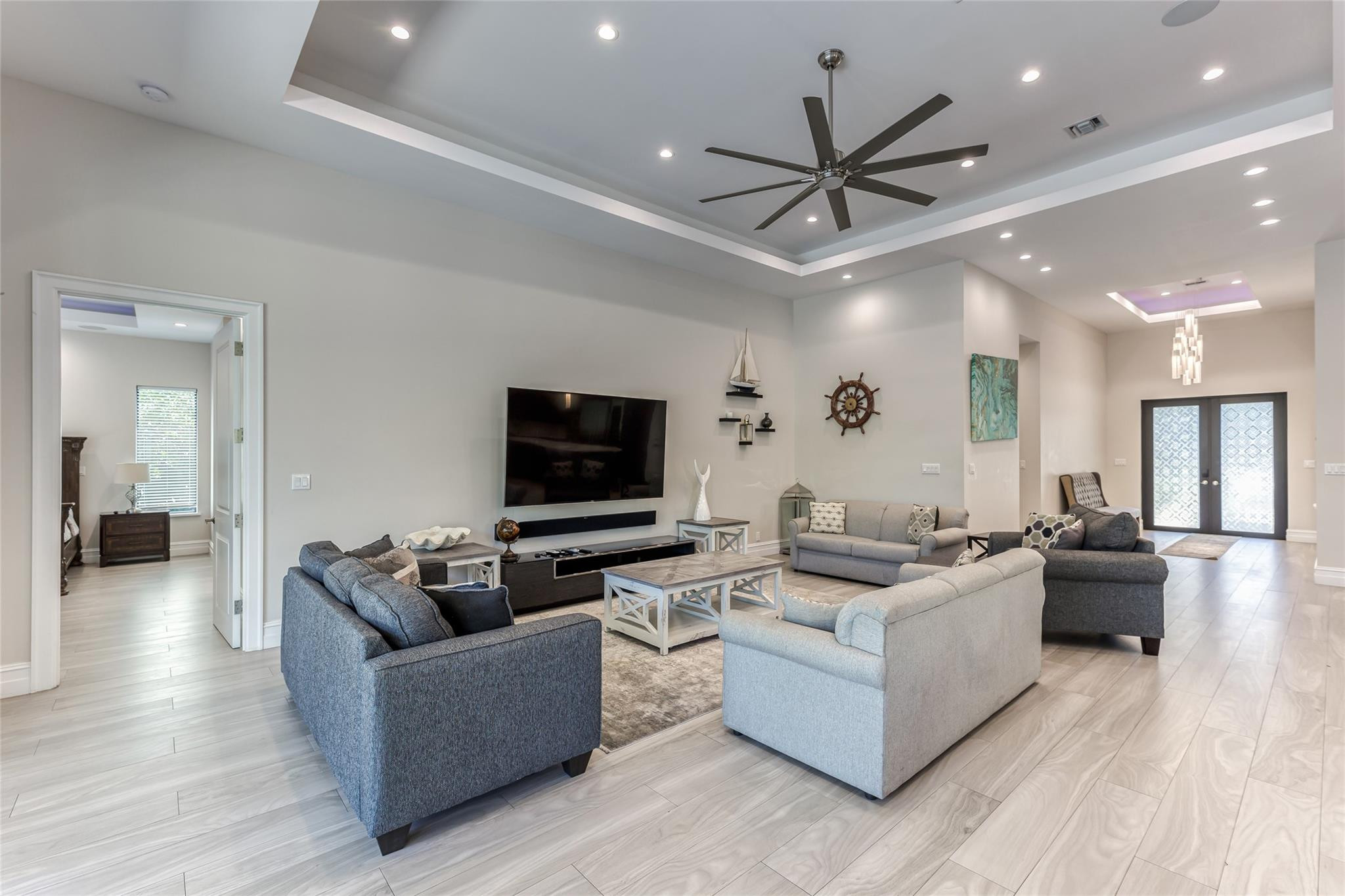 829 PONCE DE LEON DR