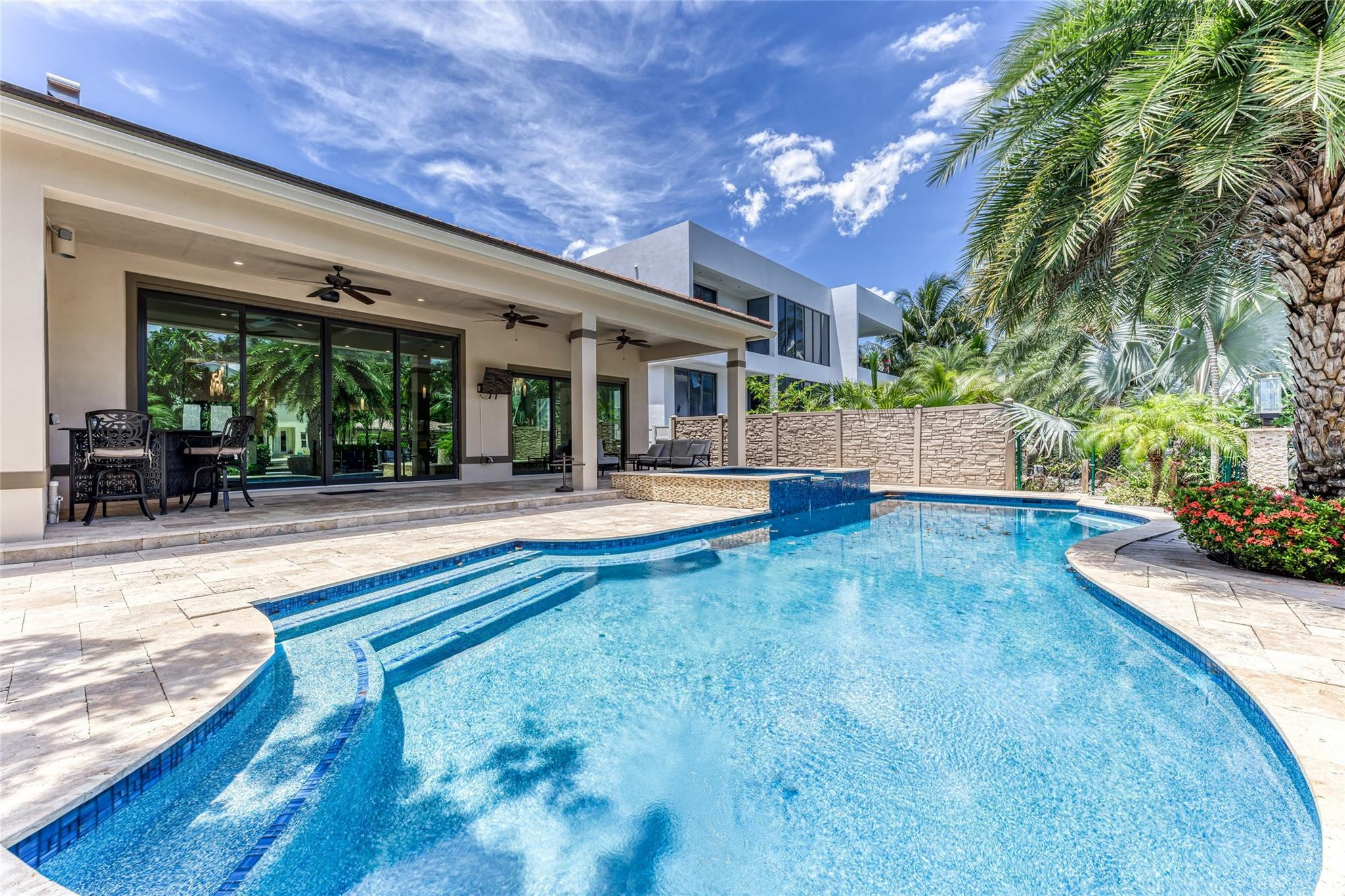 829 PONCE DE LEON DR